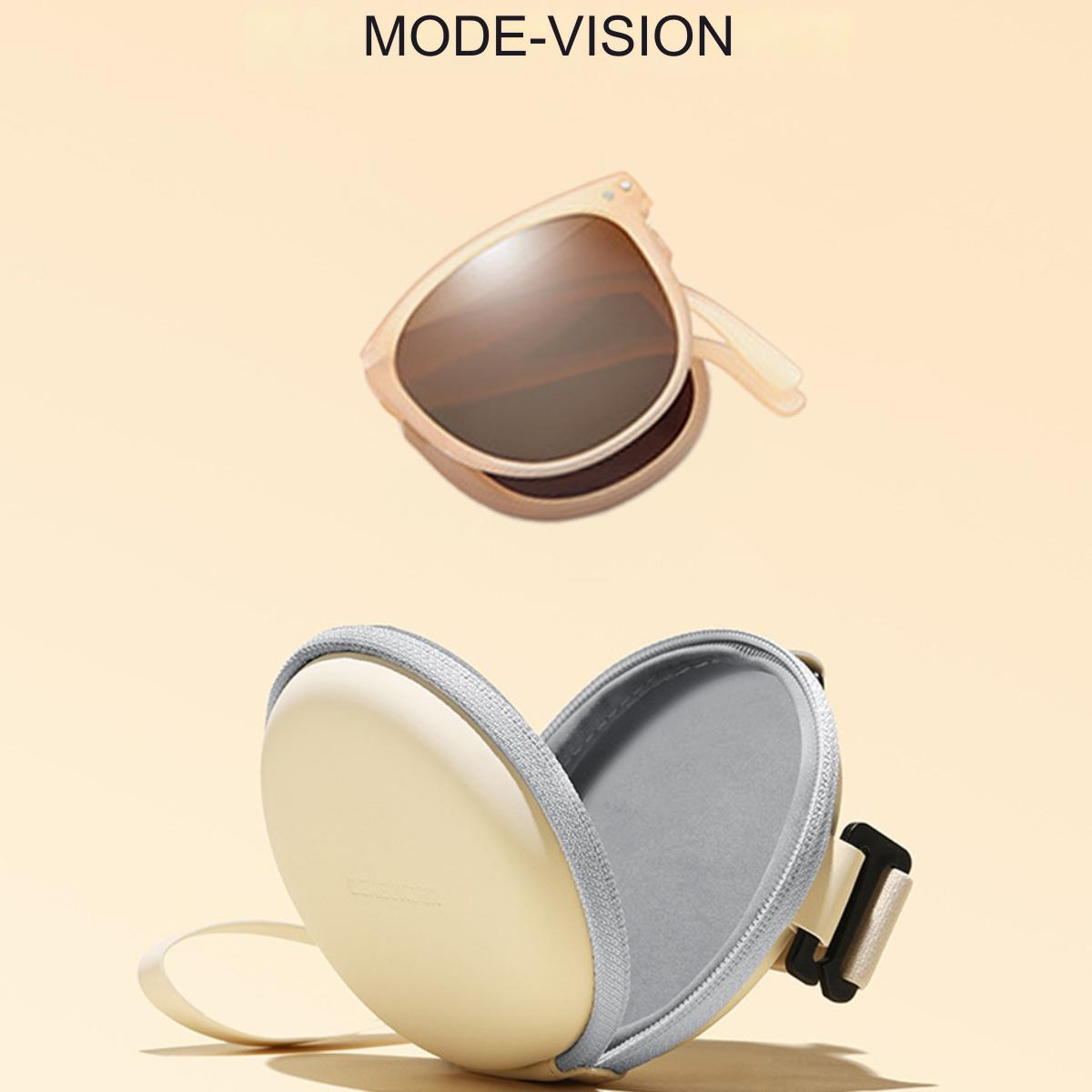Sonnenbrille und Etui. Die Brille ist geöffnet. Auf beigem Hintergrund.