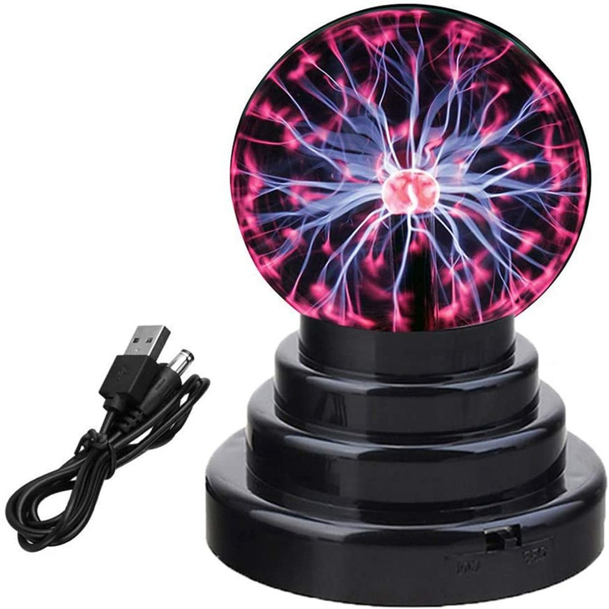 Plasma-Kugellampe mit schwarzem Sockel und Kugel mit rosa und blauem Blitz, auf weißem Hintergrund.
