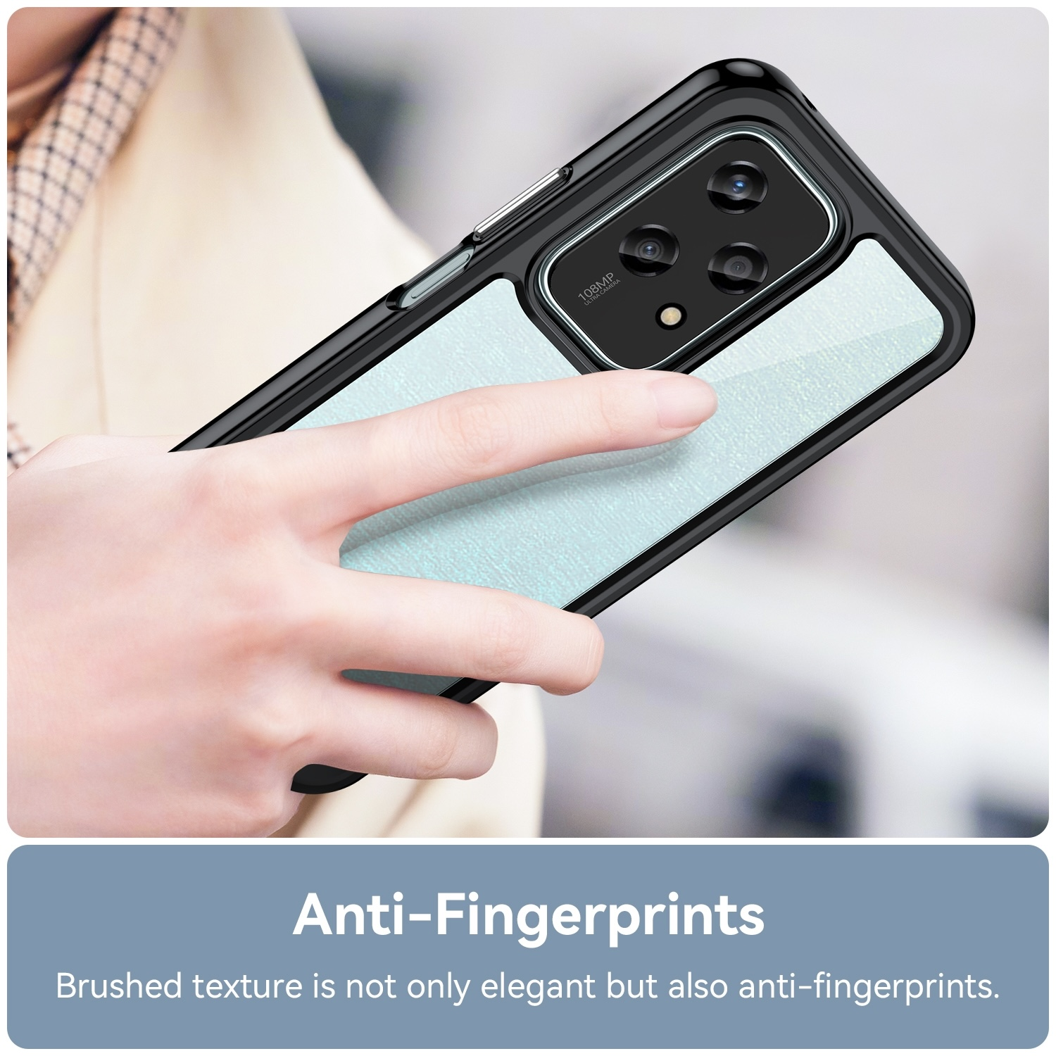 Schwarze Handyhülle mit hellblauem Rücken. Eine Hand hält das Telefon. Weißer Hintergrund.