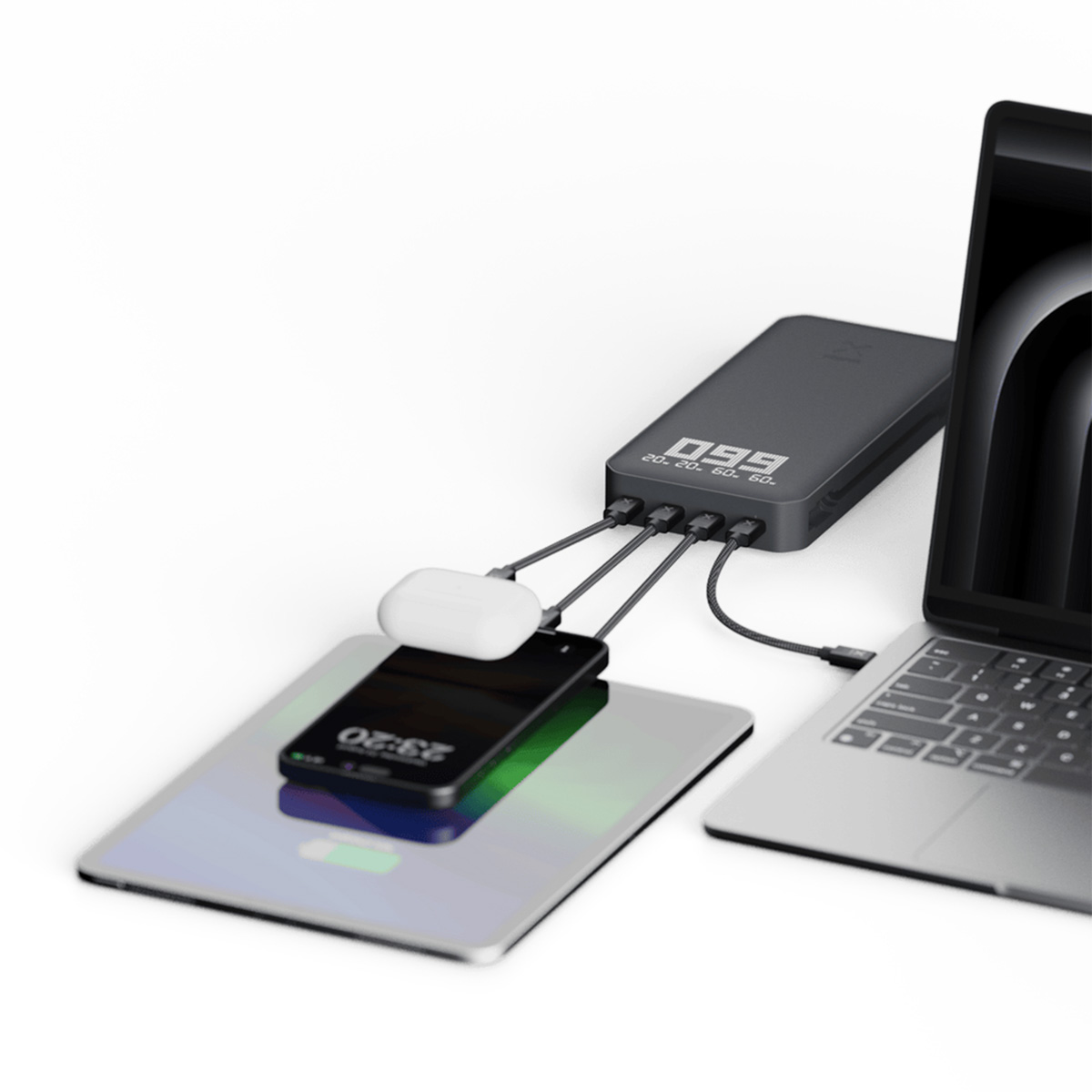 Eine schwarze Powerbank, verbunden mit Laptop, Tablet, Telefon und Ohrhörern.