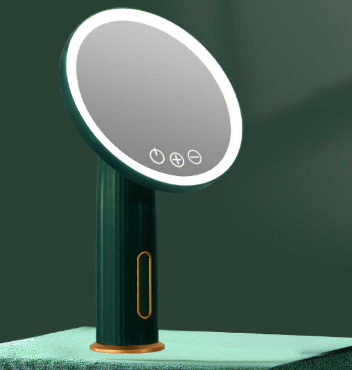 Ein grüner, beleuchteter, oval geformter Schminkspiegel mit Touch-Bedienelementen.