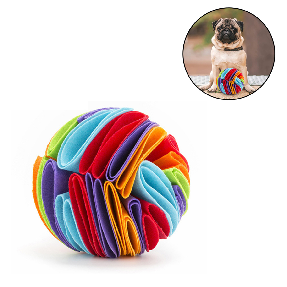 Ein farbenfrohes Ballspielzeug mit einem Mops im Hintergrund. Der Ball ist im Fokus.