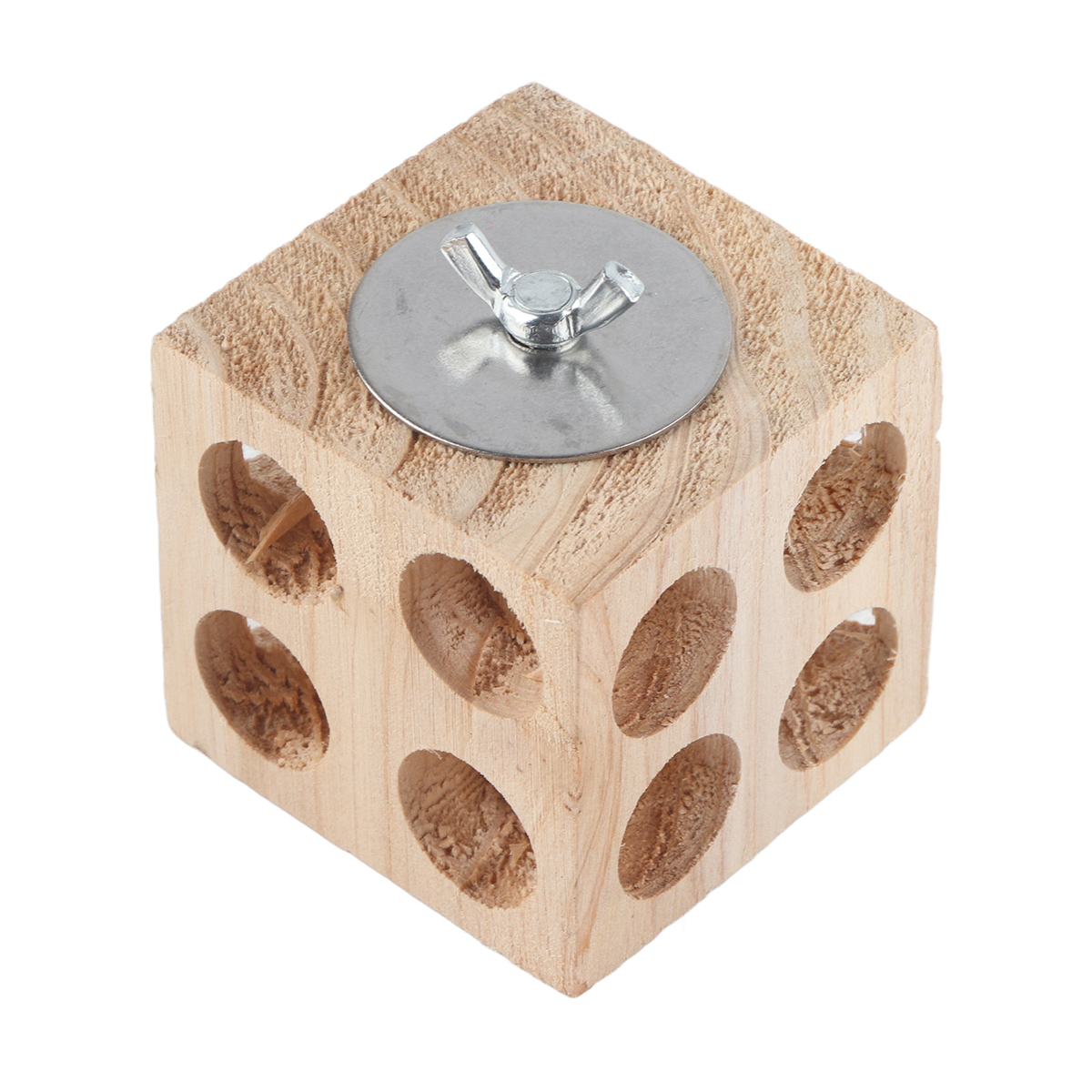 Holzwürfel mit Löchern. Oben ist eine Metallscheibe befestigt.