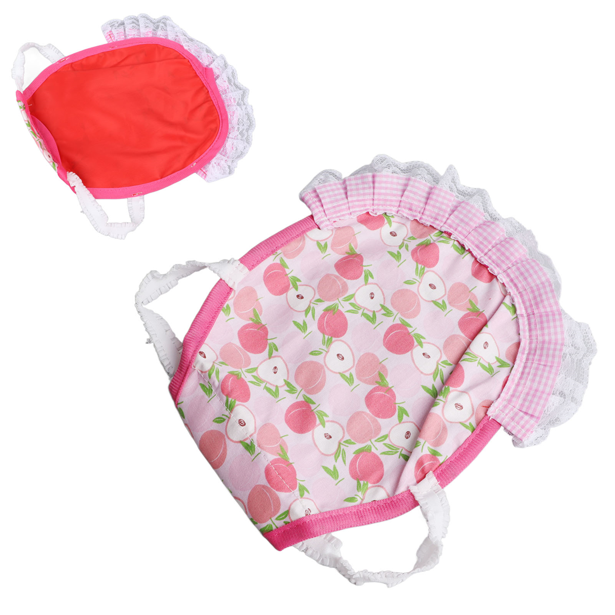 Zwei Baby-Lätzchen mit rosa und weißem Design, eines rot. Sie haben Spitzensaum und sind auf weißem Untergrund.