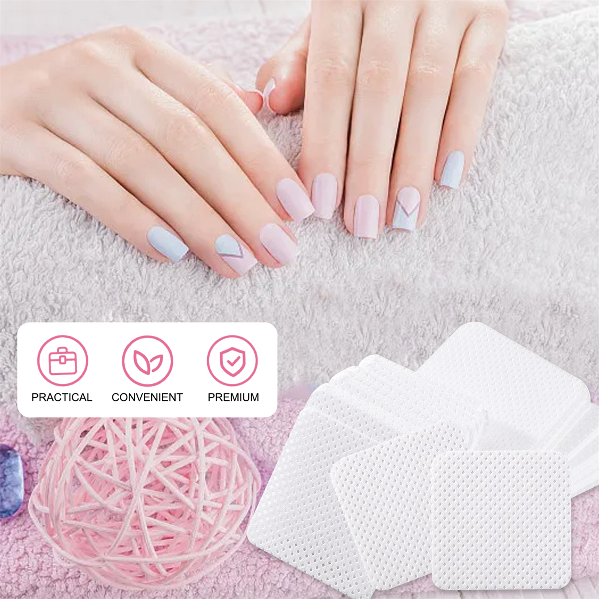 Hände mit gepflegten Nägeln, weiße Nagelpads. Pinke und blaue Nägel auf einem weißen Handtuch. Weißer Hintergrund.