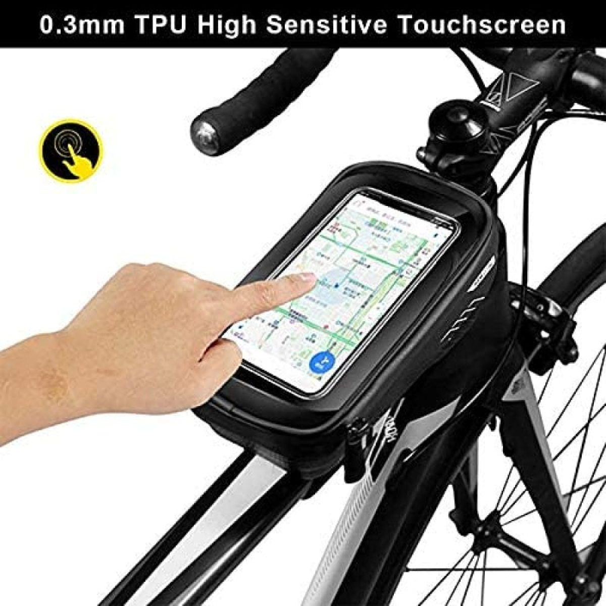 Eine Hand berührt ein Telefon in einer schwarzen Fahrradhalterung. Navigationskarte auf dem Bildschirm.