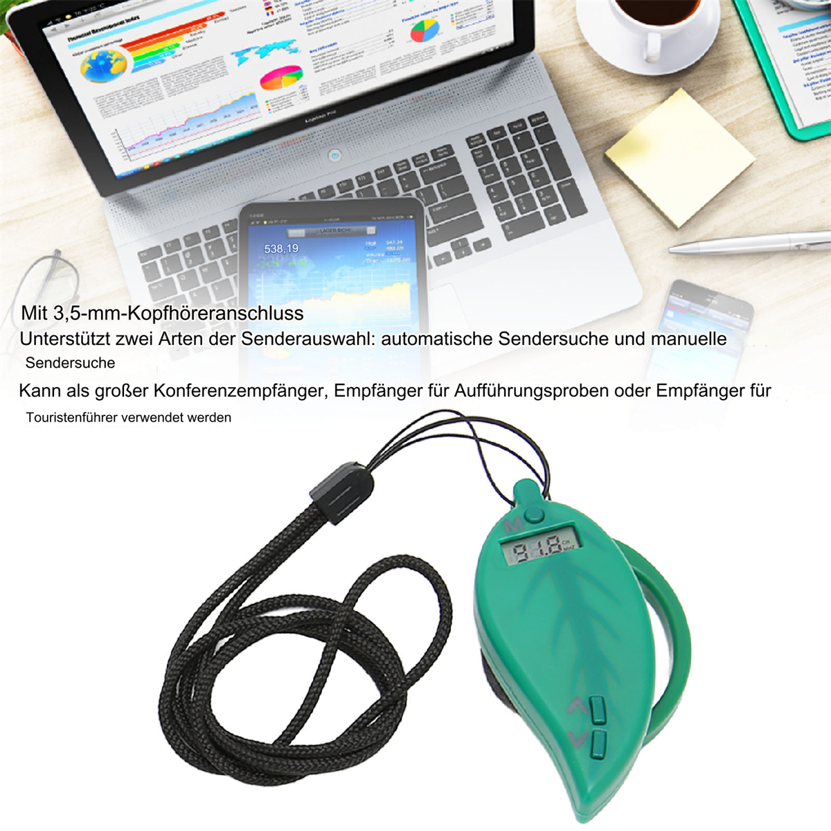Grünes, blattförmiges Gerät mit Bildschirm und Lanyard, mit Laptop und Telefon im Hintergrund.