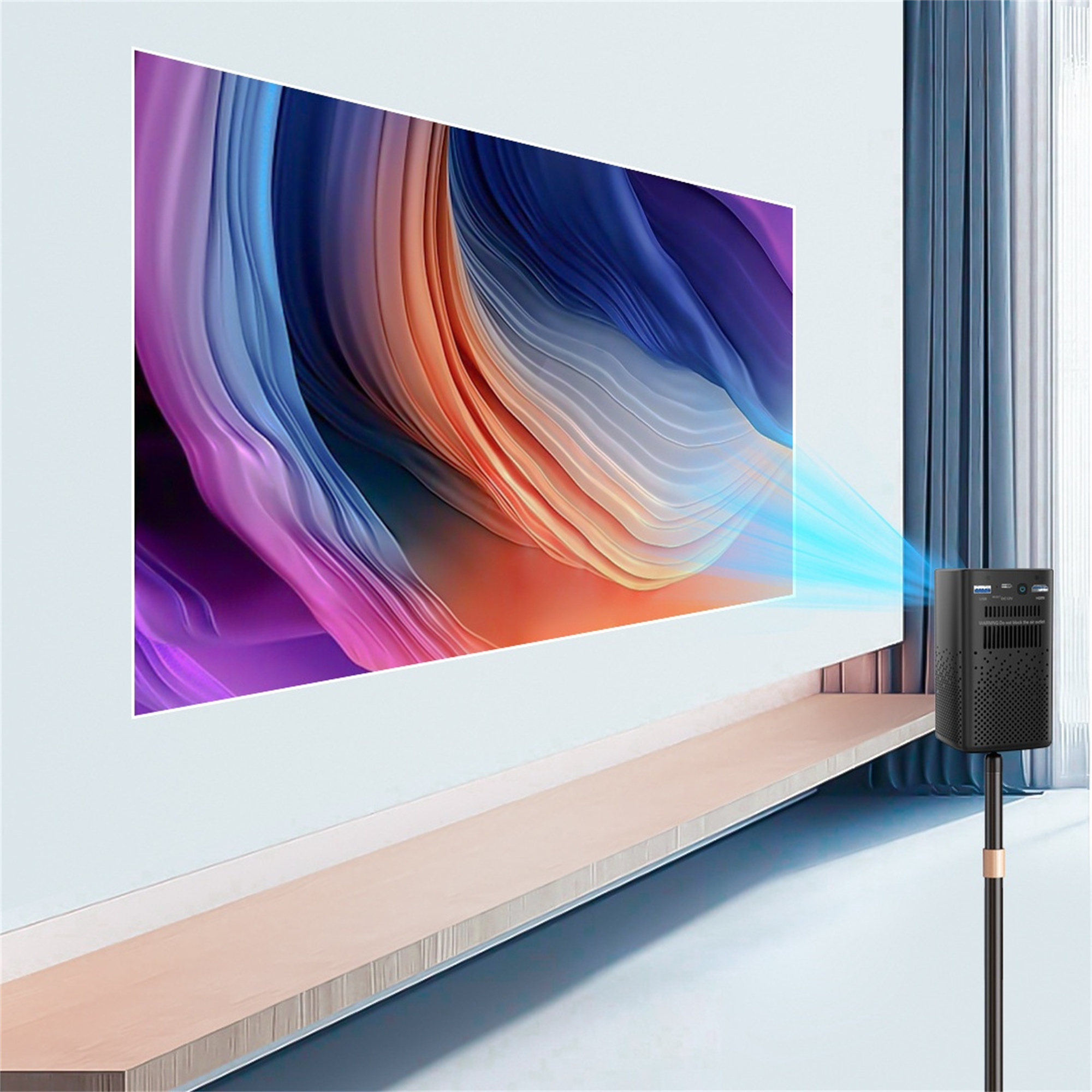Ein schwarzer Projektor, der ein farbenfrohes Bild an eine Wand projiziert. Es steht auf einem Ständer.