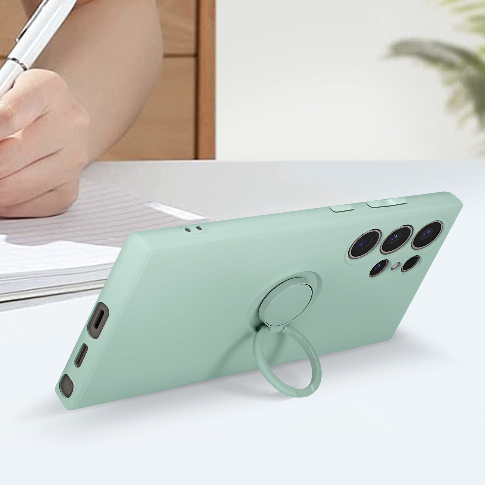 Un auricolare wireless nero con un puntale nero. Il lato ha un marchio L.