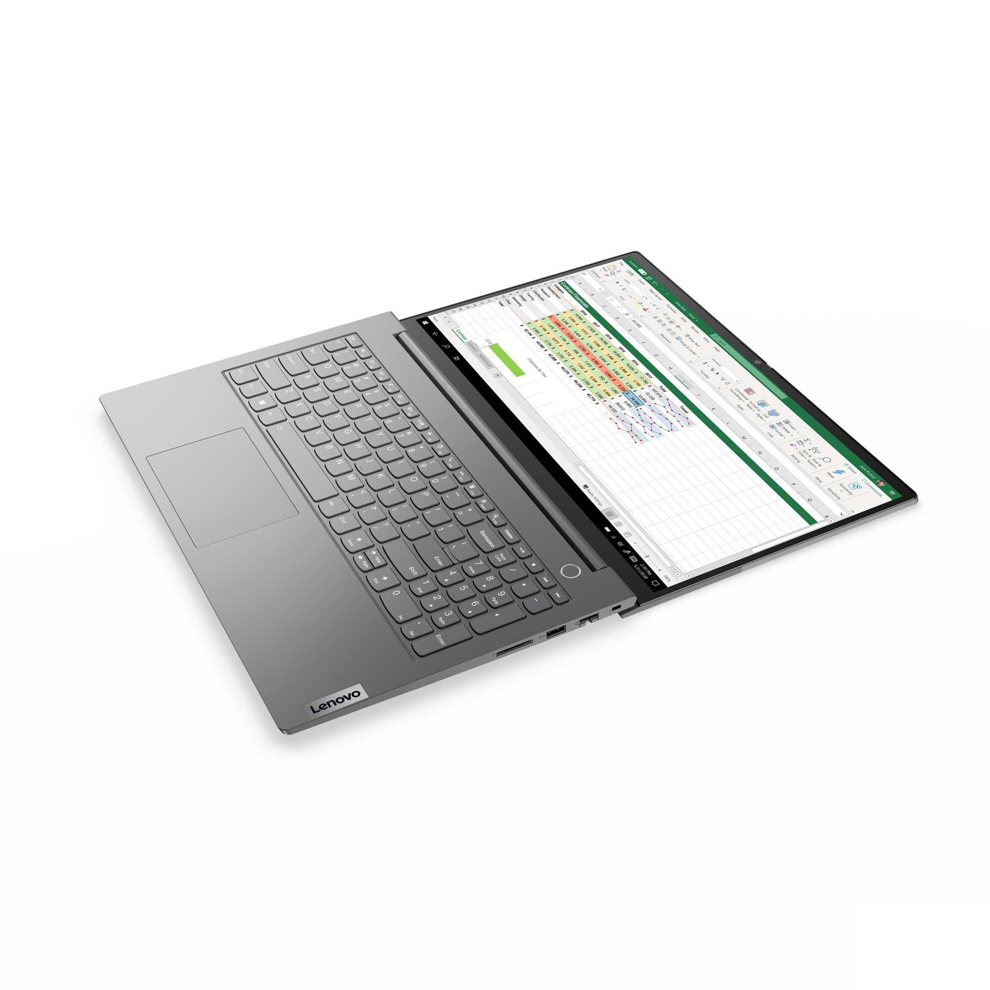 Laptop Lenovo grigio aperto, con foglio di calcolo sullo schermo. Tastiera visibile. Superficie grigia.