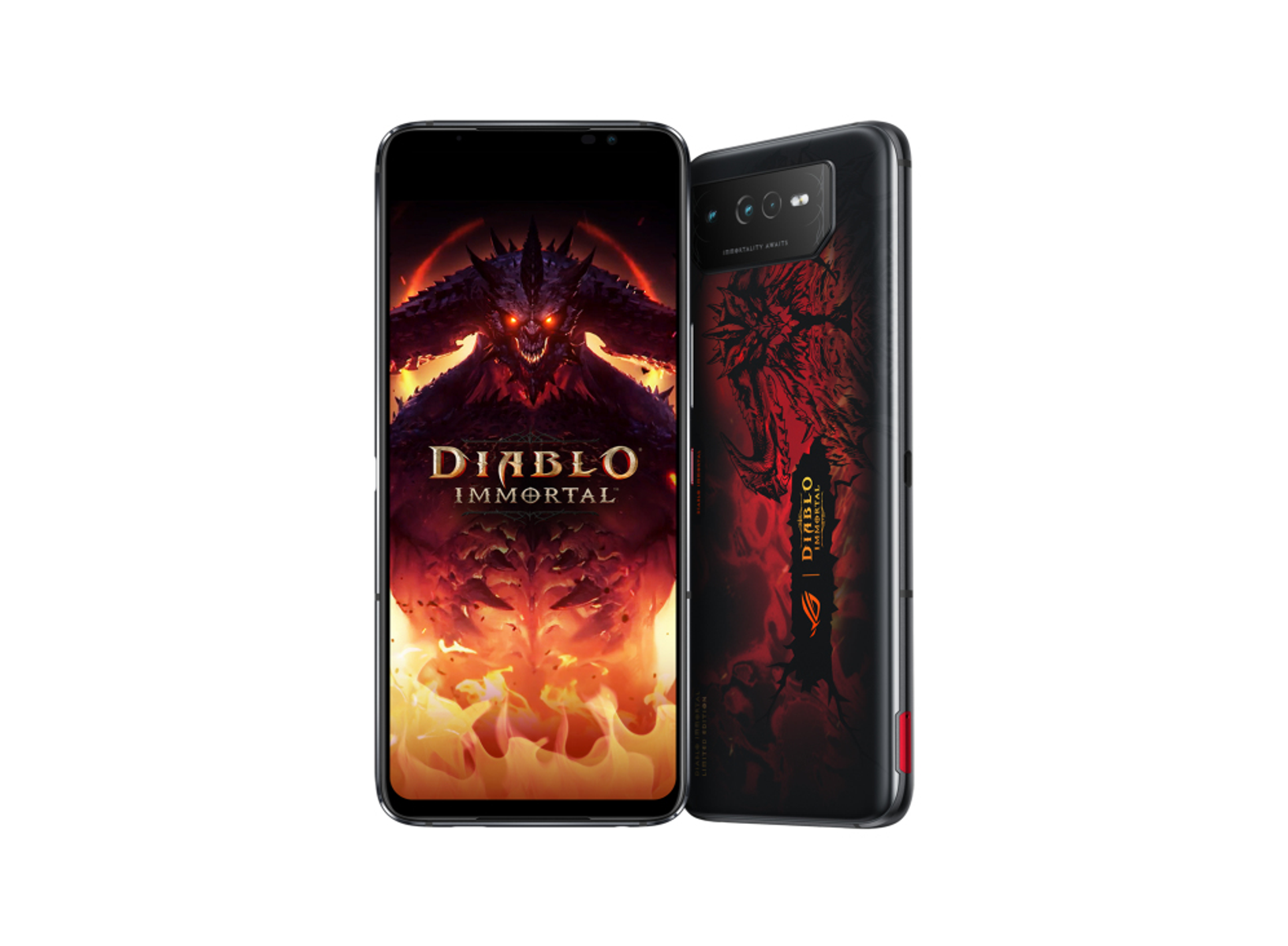 Pokazano dwa smartfony. Jeden wyświetla grę Diablo Immortal, a drugi tył.