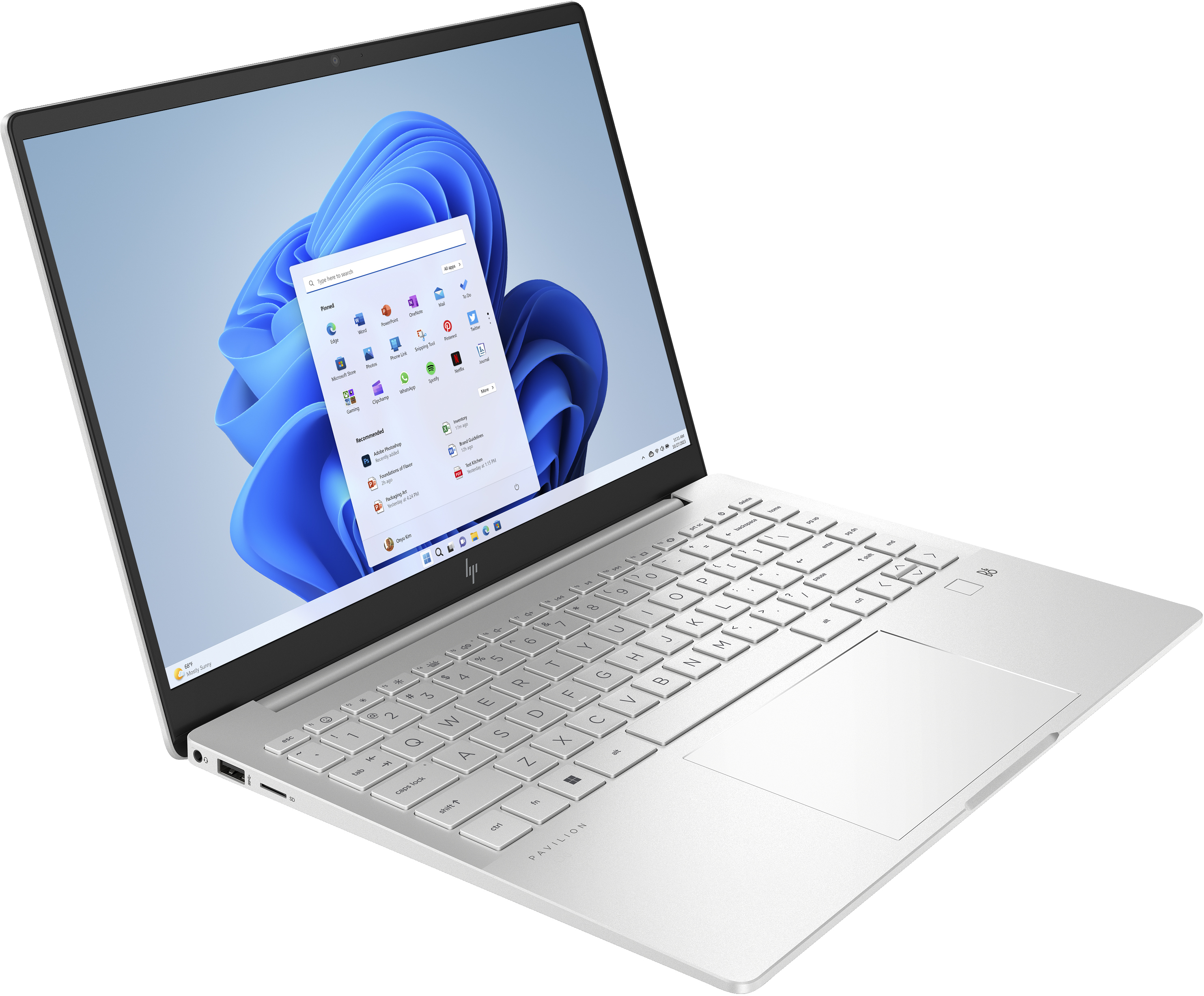 Silbernes HP Pavilion Laptop offen, zeigt Windows 11 Oberfläche. Weißer Hintergrund, Winkelansicht.