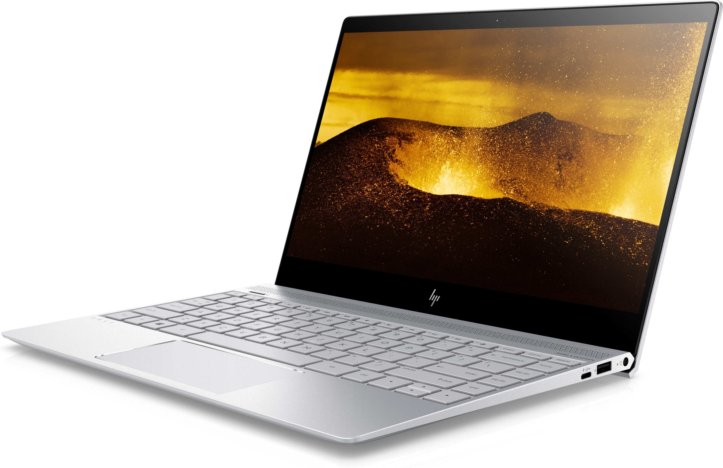 Laptop argentato con schermo dorato che mostra fuoco.