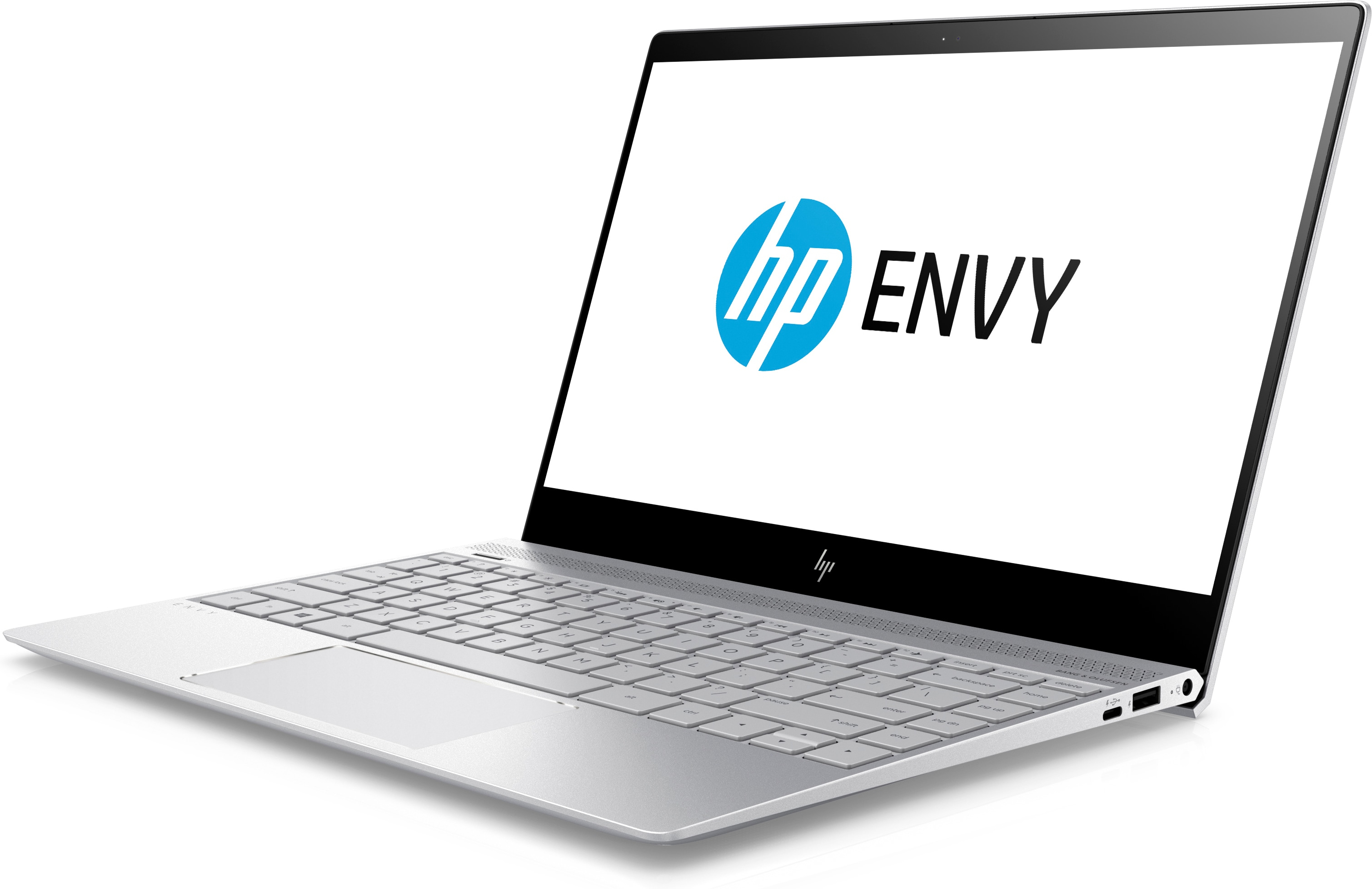 Laptop HP ENVY argento aperto con il logo HP ENVY sullo schermo. Leggermente inclinato a destra.