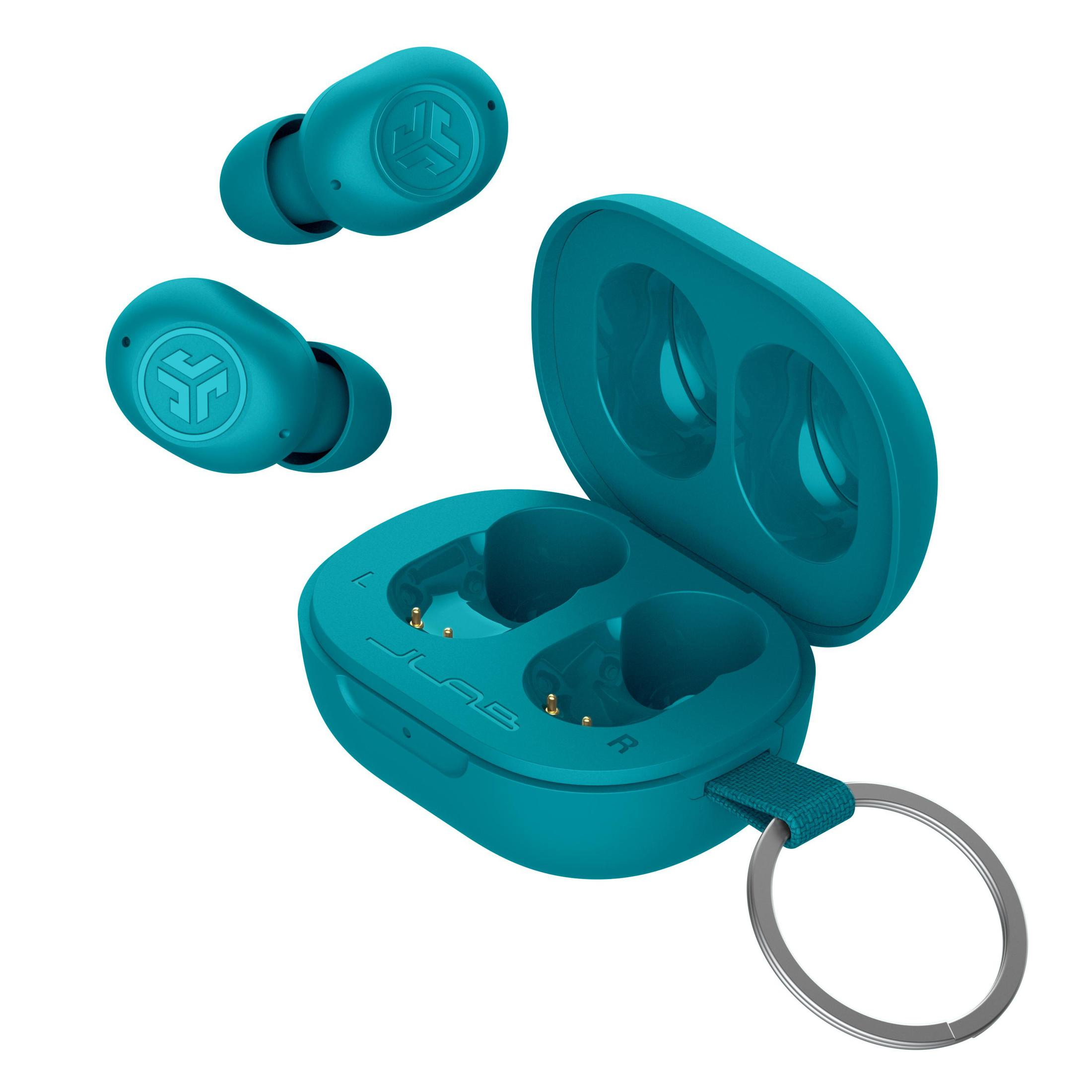Auriculares inalámbricos turquesa y estuche de carga con llavero. Se muestran tres auriculares y el estuche.