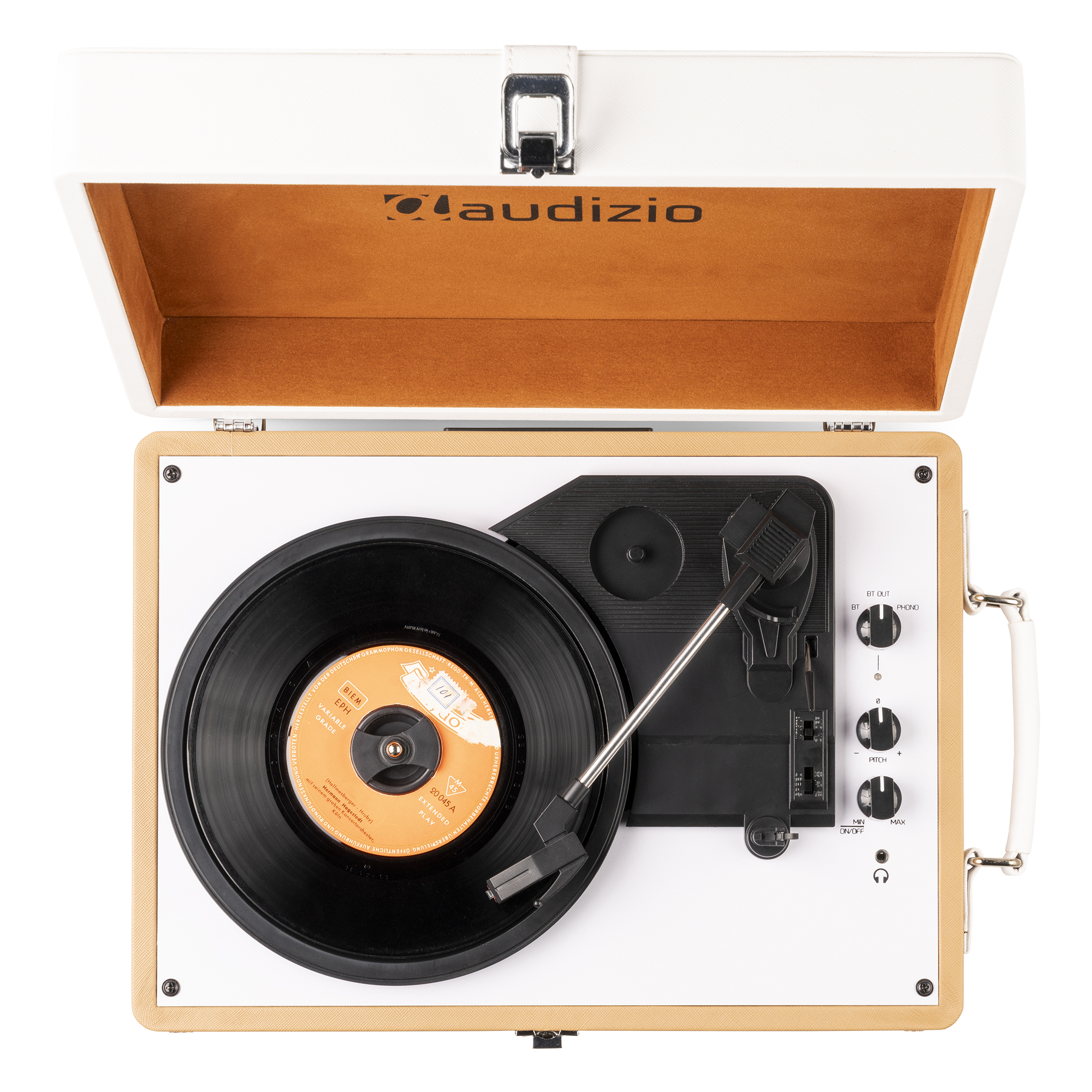 Un tocadiscos vintage abierto, con un disco reproduciéndose. Combinación de colores blanco y beige.