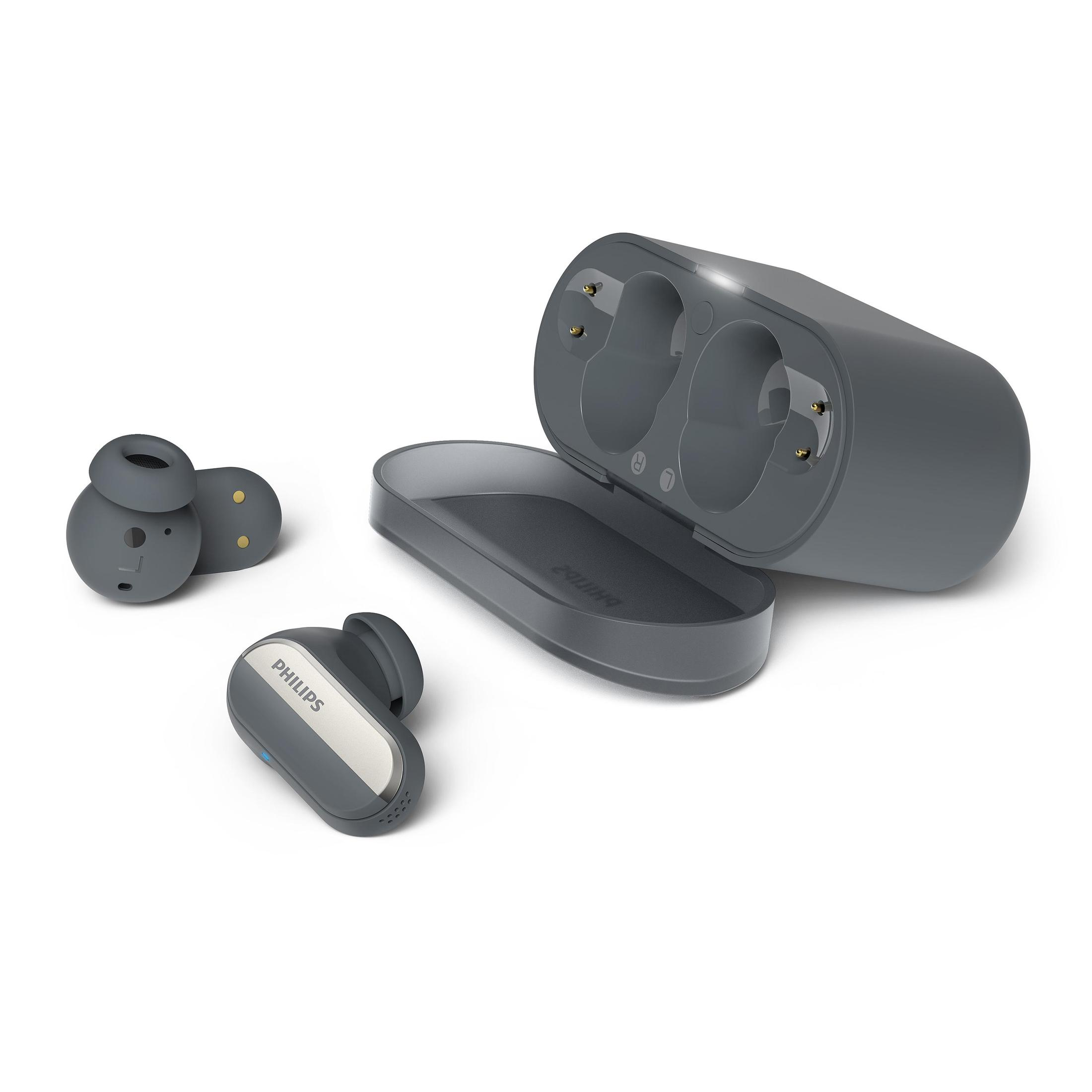 Auricolari wireless con custodia di ricarica. Auricolari grigi e bianchi. Custodia grigia con coperchio aperto.
