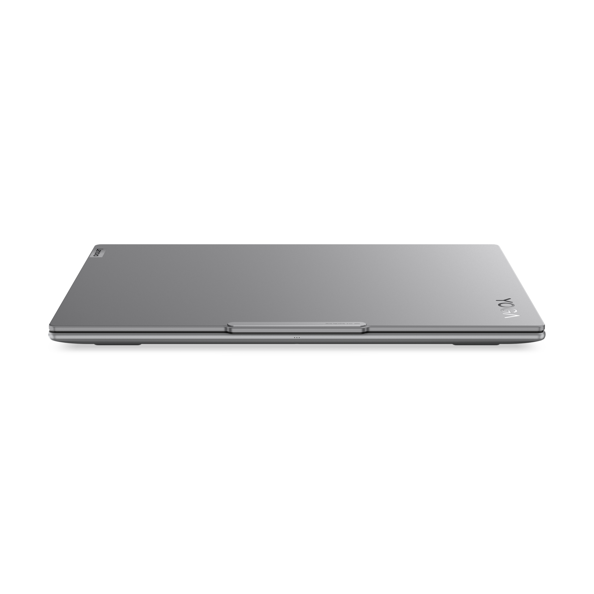 Laptop, geschlossen, silber. Lenovo-Logo oben. Abgewinkelte Seitenansicht, weißer Hintergrund.