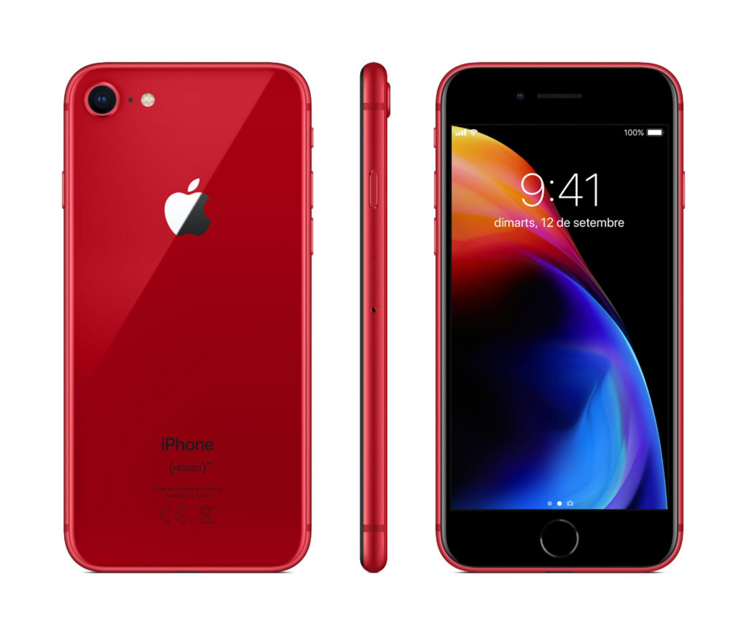 Czerwony iPhone z wieloma widokami. Widok z przodu, z tyłu i z boku na białym tle.