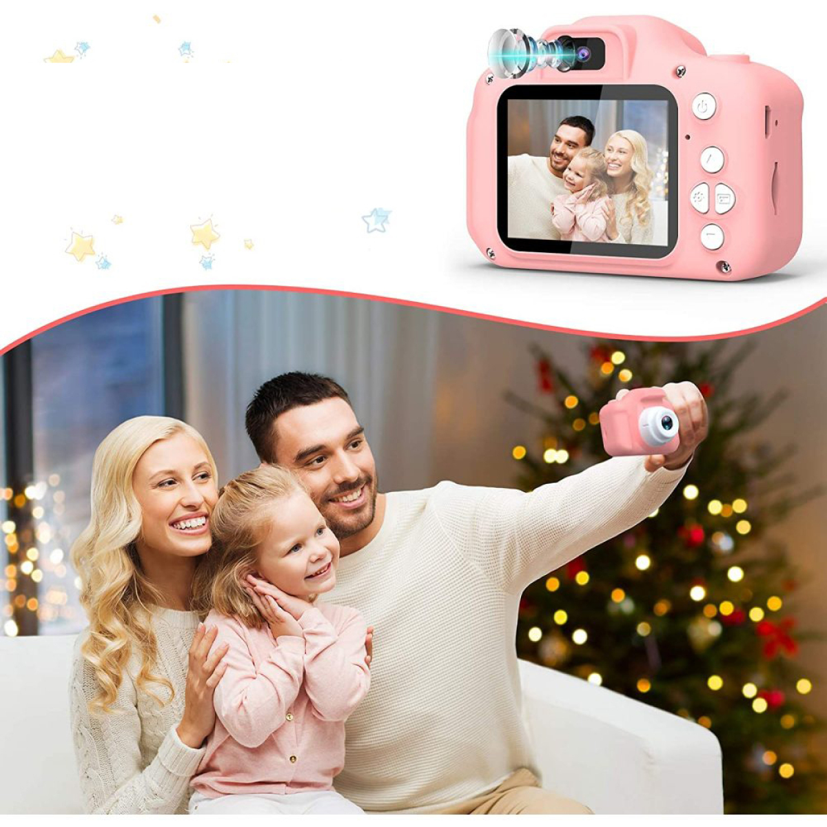 Eine Familie macht ein Foto mit einer rosa Kamera. Ein Weihnachtsbaum ist im Hintergrund.