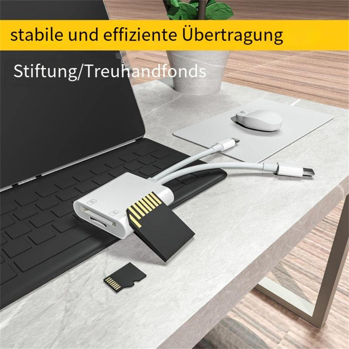 Laptop mit weißem SD-Kartenleser, SD-Karte und Micro-SD-Karte.