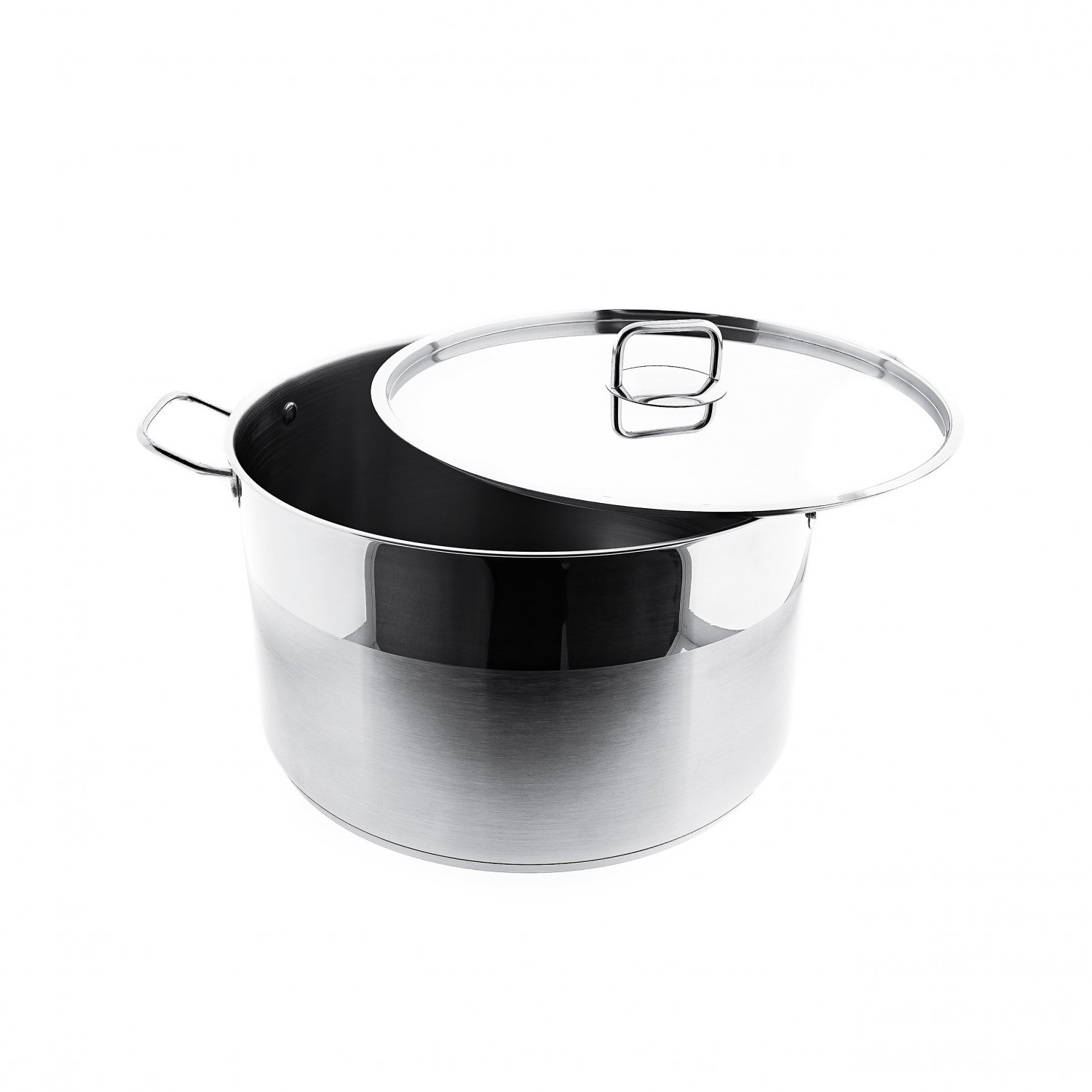 Ein Edelstahltopf mit einem leicht geöffneten Glasdeckel.