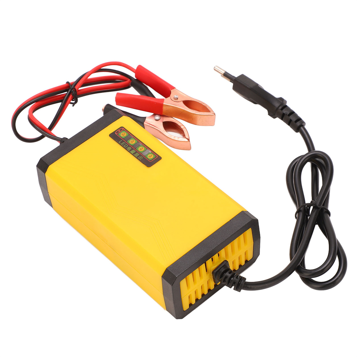 Ein gelbes Autobatterieladegerät mit Kabeln, roten und schwarzen Klemmen und einem schwarzen Stecker.