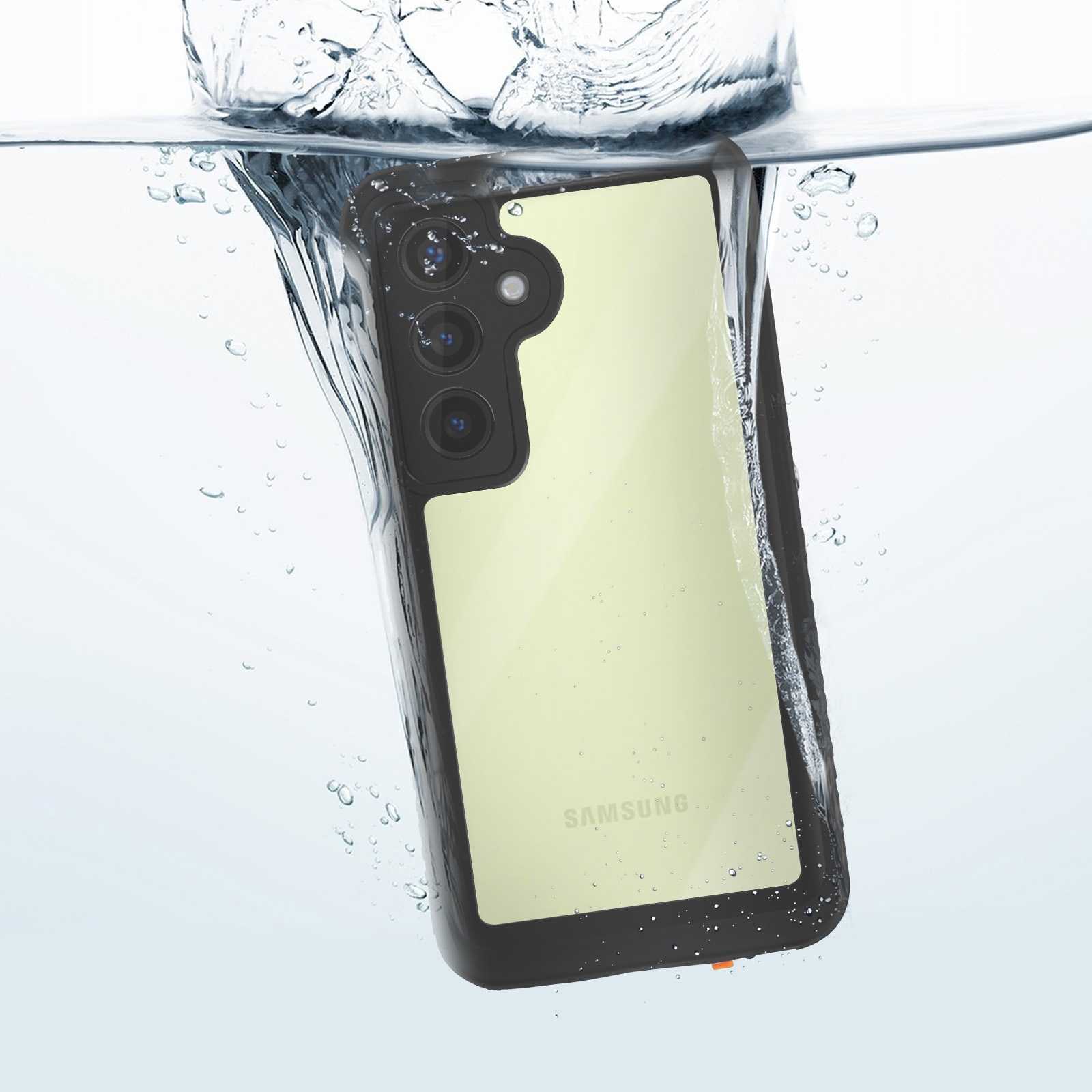Een telefoon ondergedompeld in water, in een hoesje. Water spettert eromheen.