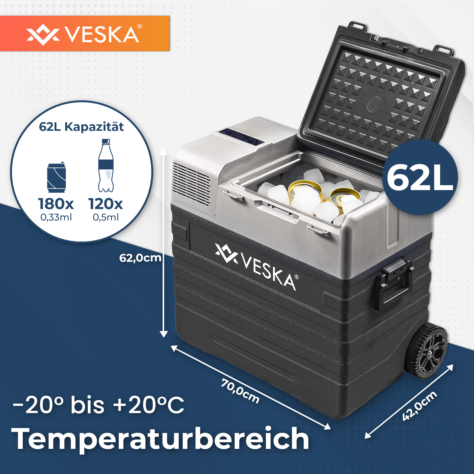 Eine schwarz-graue Kühlbox mit offenem Deckel, die Eis und Gegenstände zeigt. Text und Abmessungen.