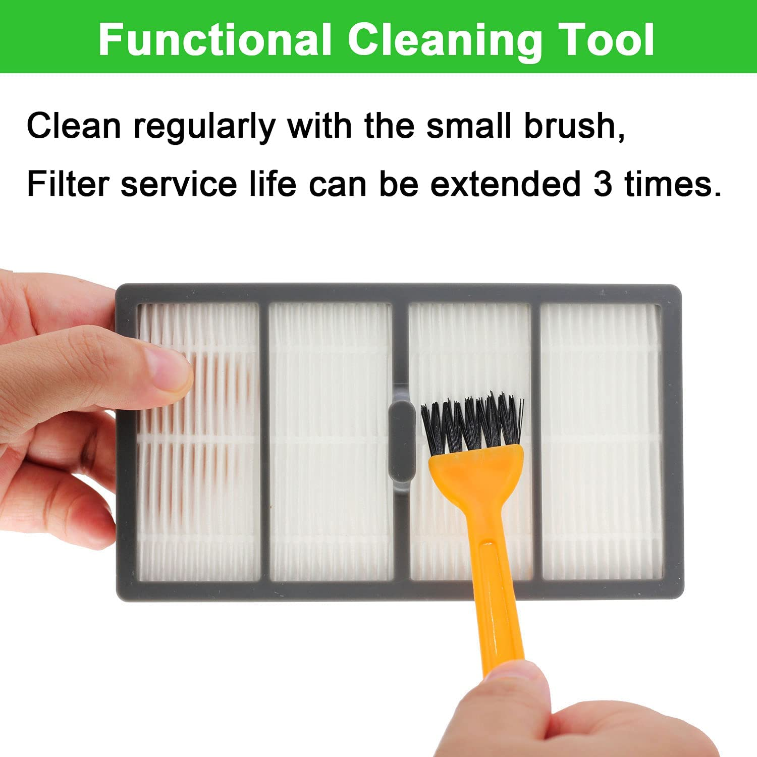 Ręka trzymająca szczotkę czyszczącą nad filtrem, białe tło.