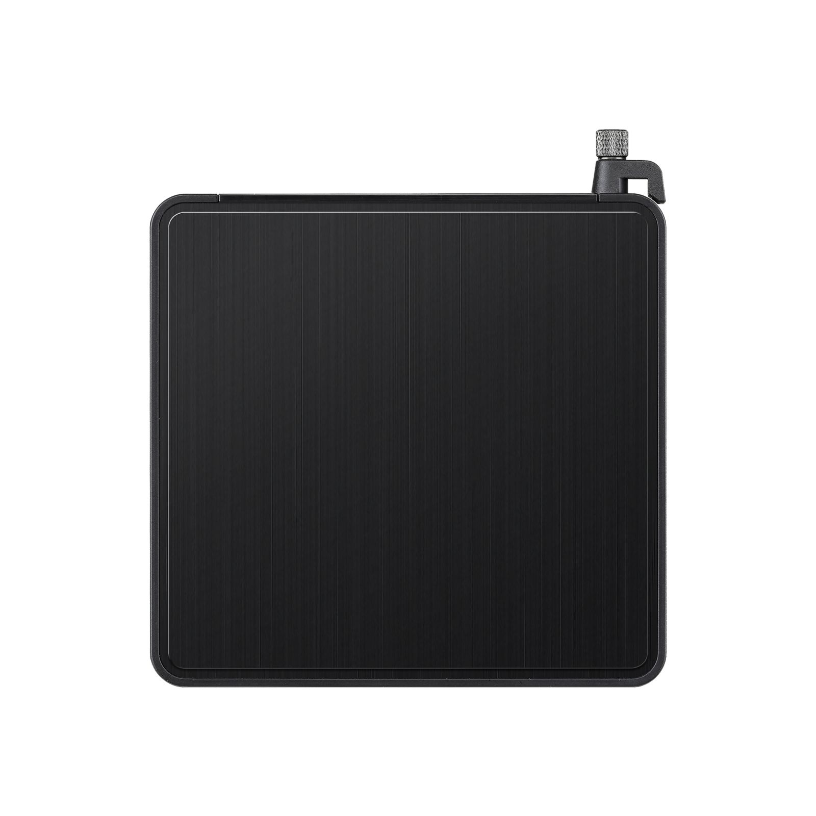 Un dispositivo nero e quadrato con una superficie strutturata e una piccola antenna sulla parte superiore, su sfondo bianco.