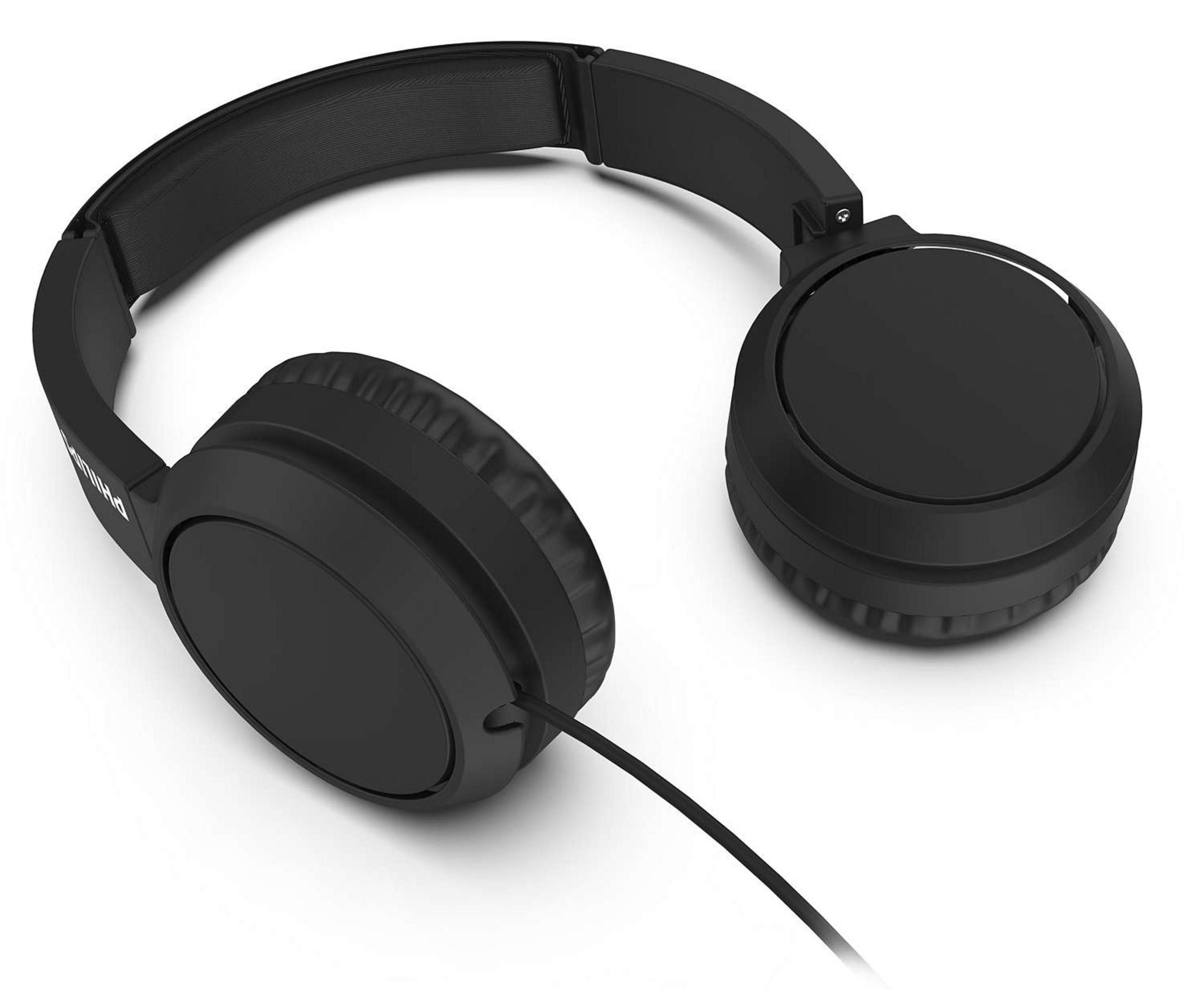 Schwarze Kopfhörer mit Kabel. Die Ohrmuscheln sind rund und haben ein Logo darauf.
