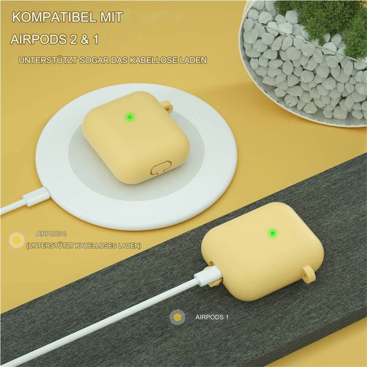 Gelbe AirPods in einer Ladestation. Weißes Ladegerät auf Holzoberfläche. Grünes Licht sichtbar.