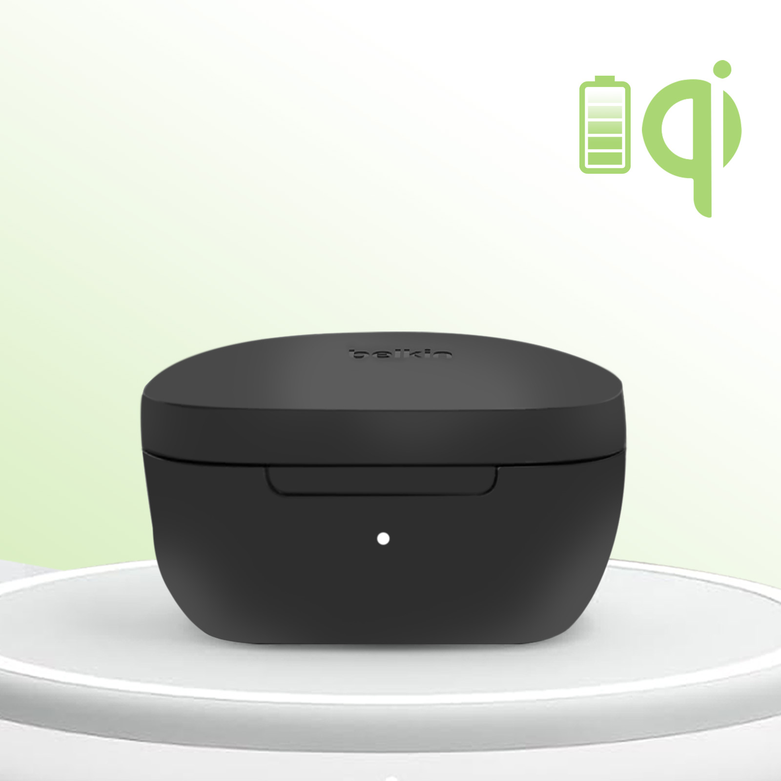 Custodia di ricarica wireless nera con base di ricarica bianca. Icona batteria verde.