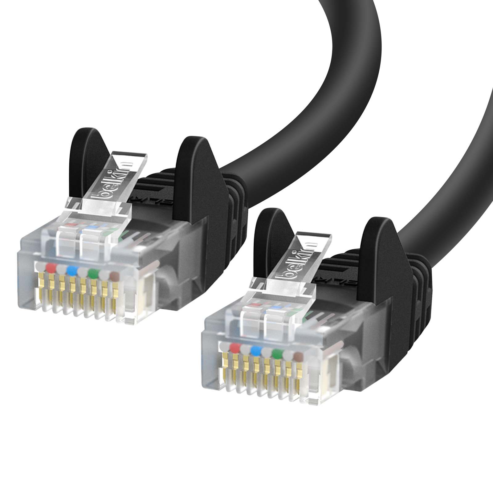 Due cavi ethernet neri con connettori trasparenti su sfondo bianco.