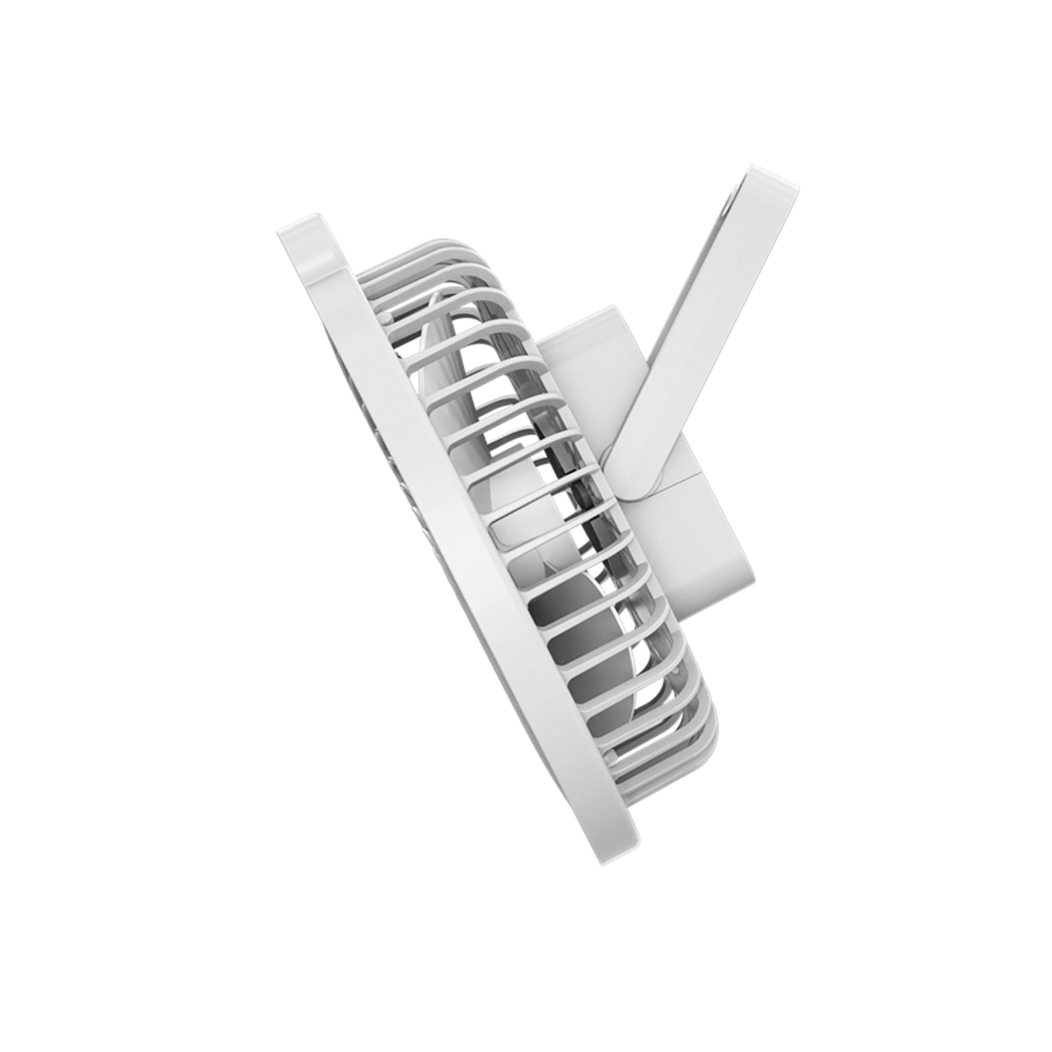 Un ventilatore da scrivania bianco. Pale e gabbia visibili. Sfondo bianco.