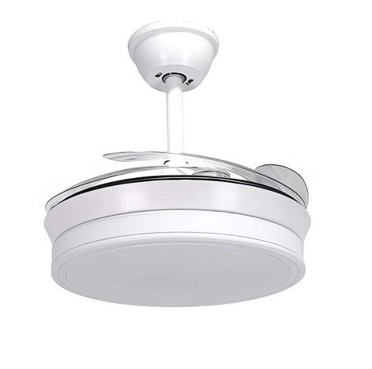 Un ventilador de techo blanco, con aspas retraídas, sobre un fondo blanco. Tiene una luz central.