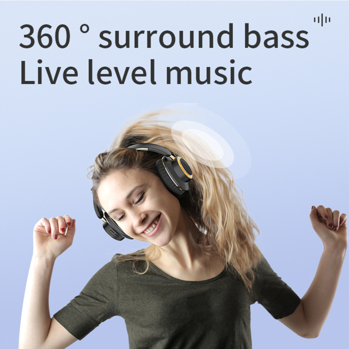 Eine Frau mit schwarzen Kopfhörern, lächelnd, mit Text über Klangqualität und Musik.