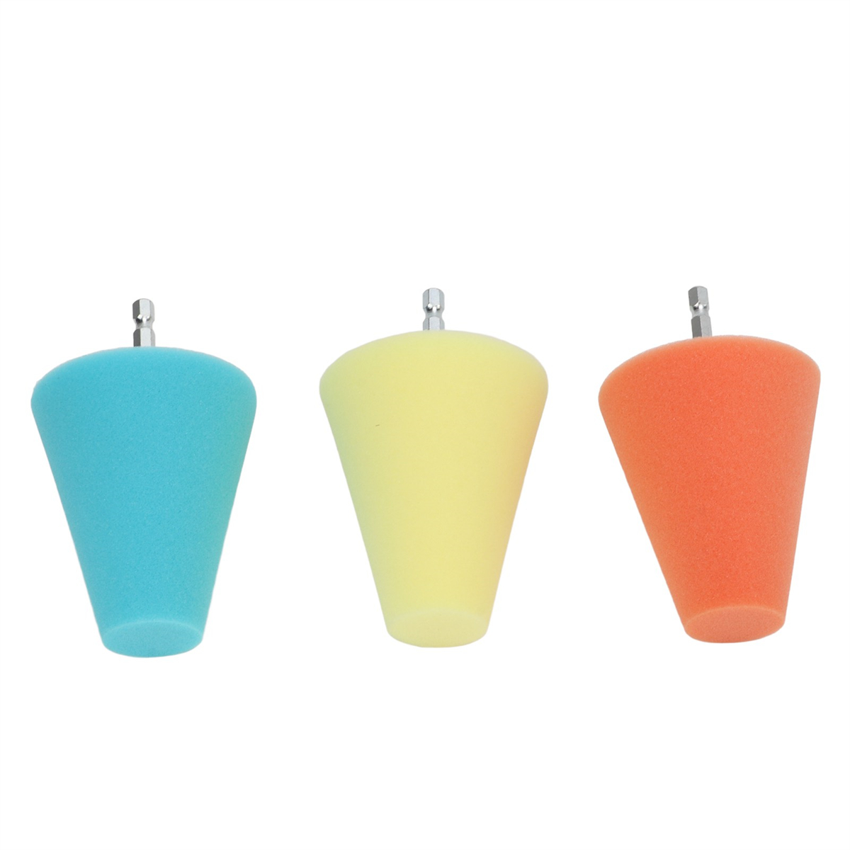 Drei bunte, kegelförmige Polierpads. Blau, gelb und orange. Weißer Hintergrund.