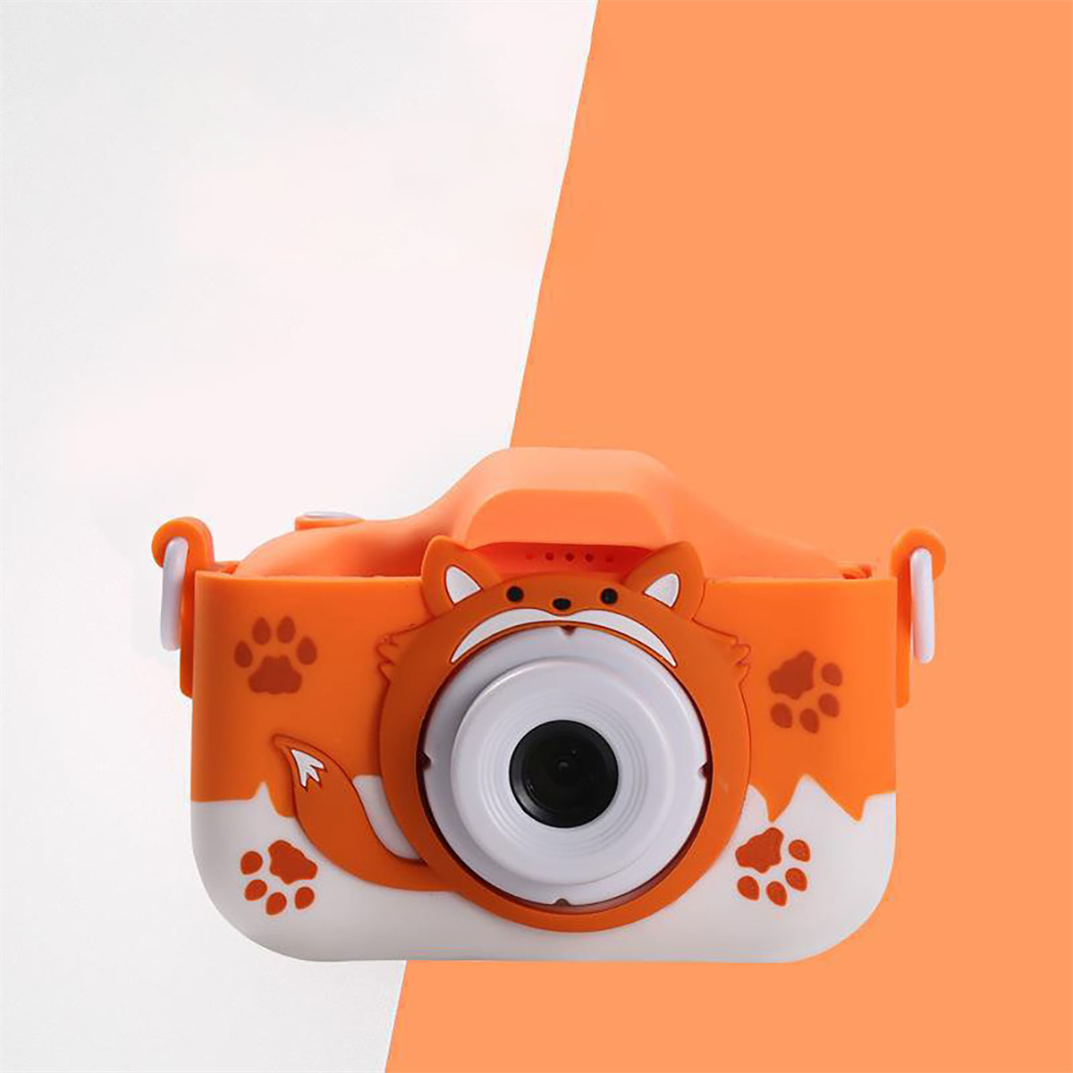 Orange Kamera in Fuchsgform. Weiße Linse, Pfotenabdrücke, Fuchsgesicht. Weiß-orangefarbener Hintergrund.