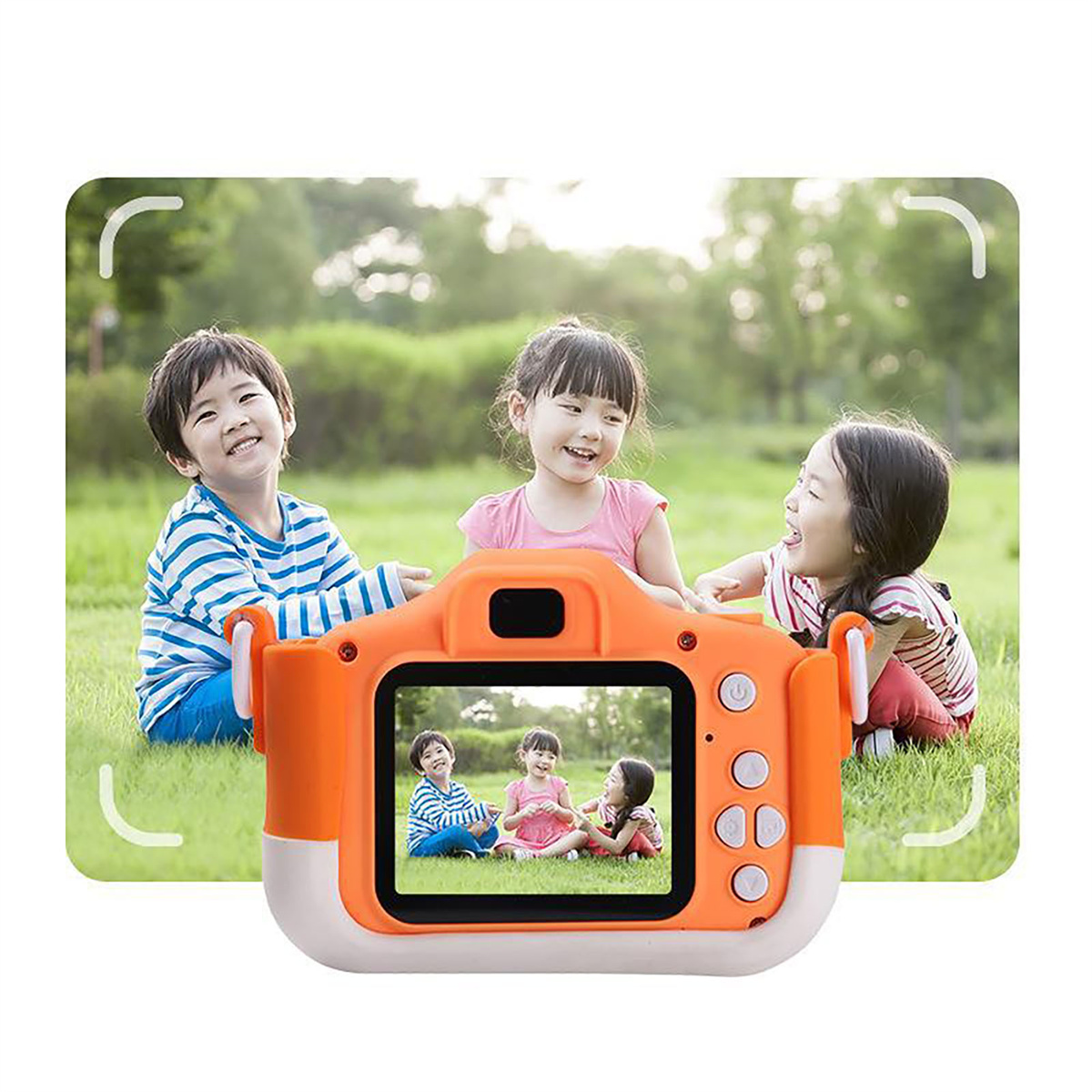 Kinder machen Fotos mit oranger Kamera. Bild in der Kamera zeigt gleiche Szene.