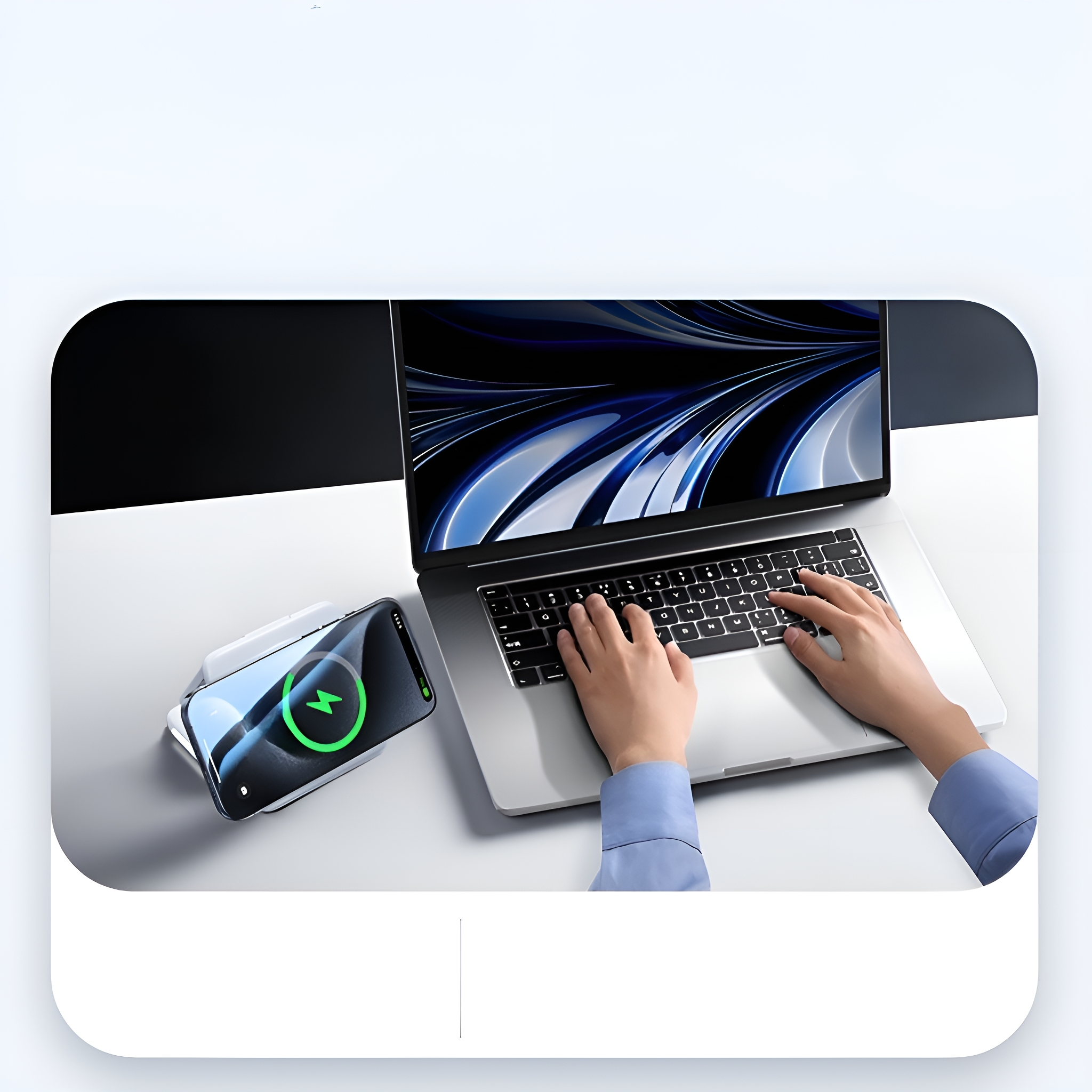 Ein Laptop mit einem Telefon auf einem kabellosen Ladegerät, das ein Ladesymbol anzeigt.