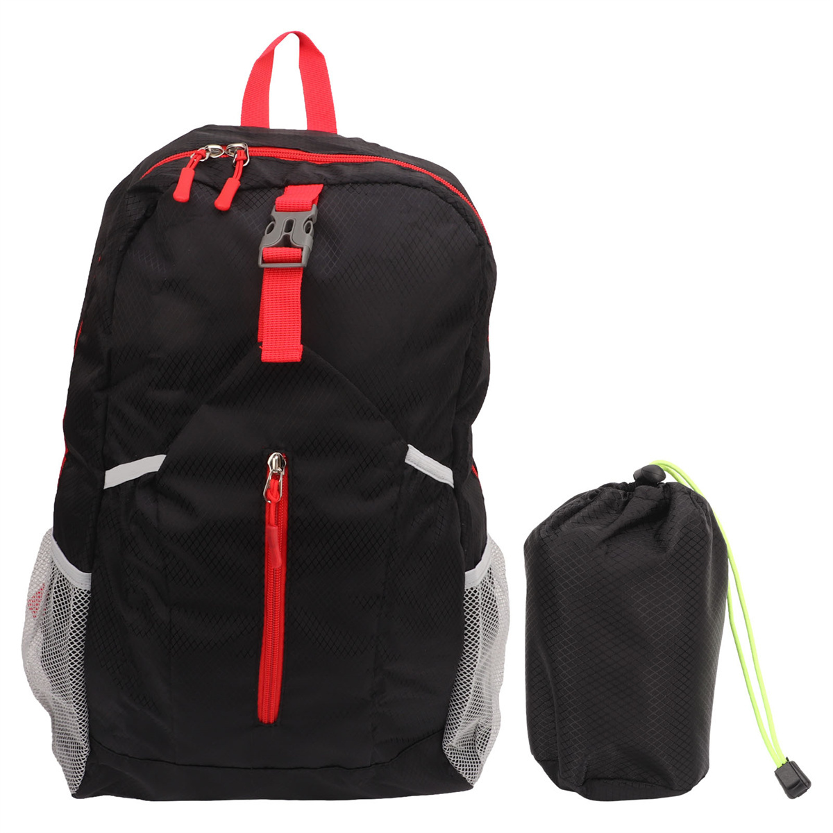Schwarz-roter Rucksack mit kleinem, zusammengerolltem Beutel. Weißer Hintergrund. Netztaschen sichtbar.