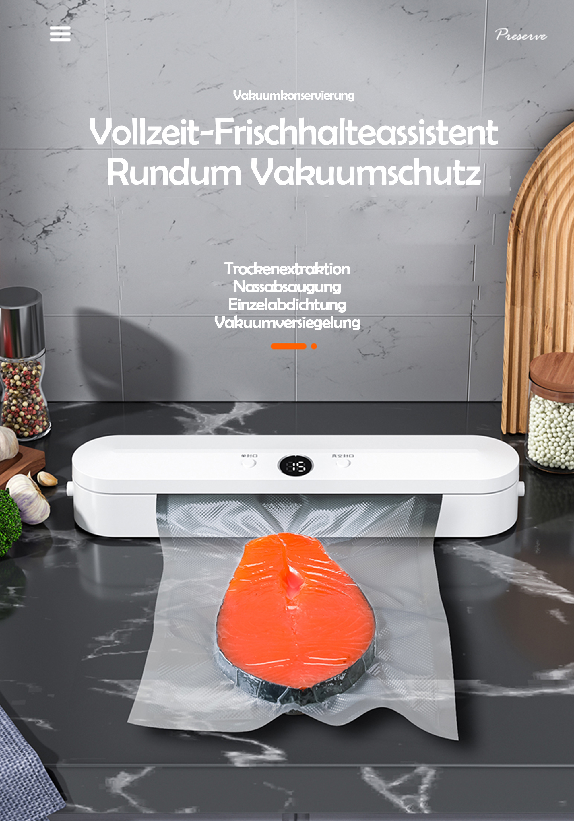 Ein Vakuumierer mit einem roten Lachsfilet in einer durchsichtigen Tüte auf einer schwarzen Theke.