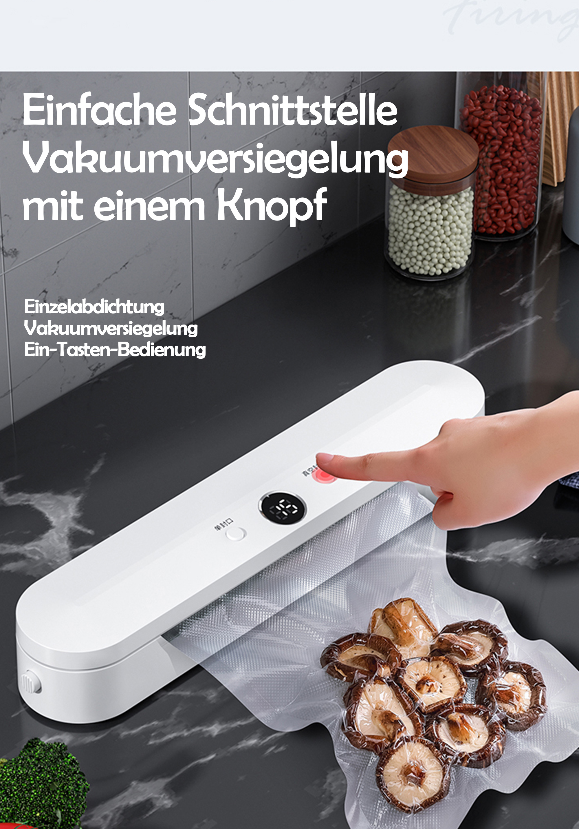 Weißer Vakuumierer mit Lebensmitteln und einer Hand, die einen Knopf drückt. Schwarze Arbeitsplatte.