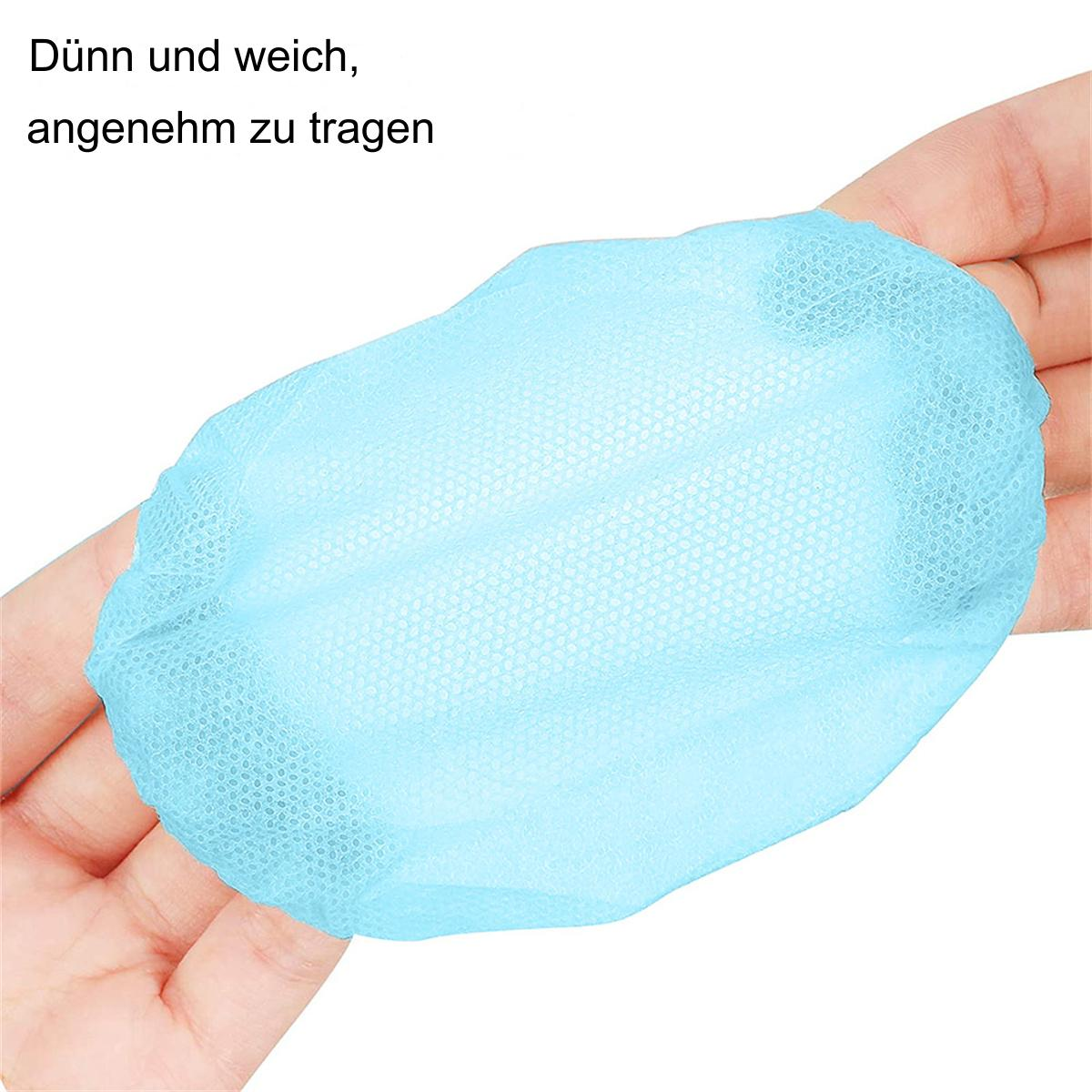Hellblaue Gesichtsmaske in einer menschlichen Hand.