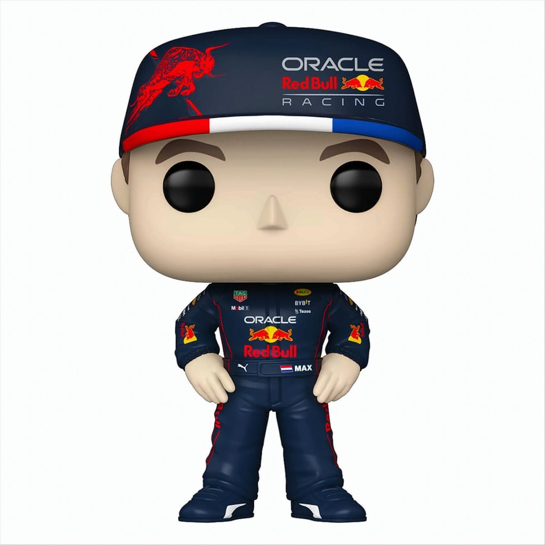 Figurka Funko Pop kierowcy Red Bull Racing w mundurze i czapce. Białe tło.