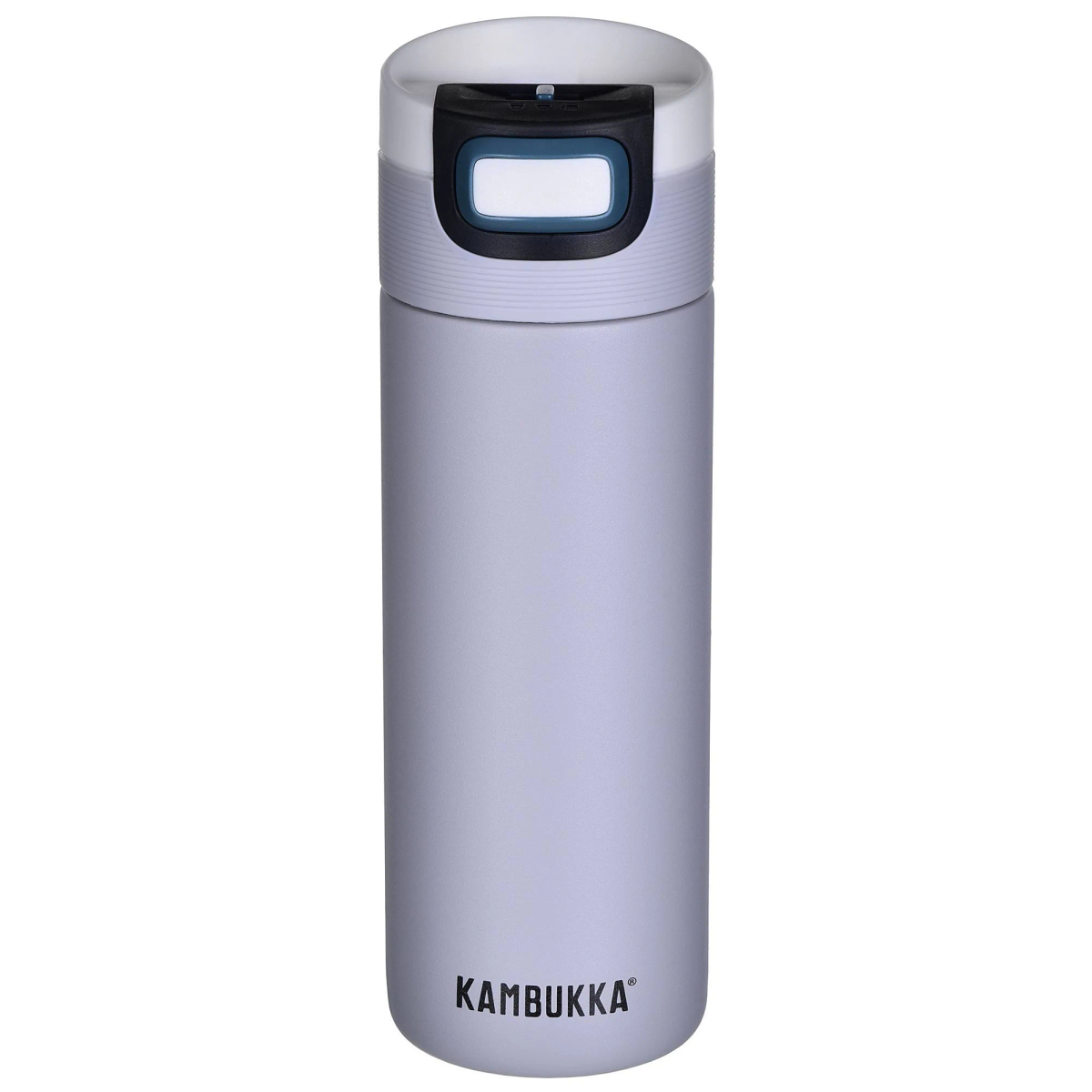Graue, isolierte Wasserflasche mit schwarzem Deckel, vor weißem Hintergrund.