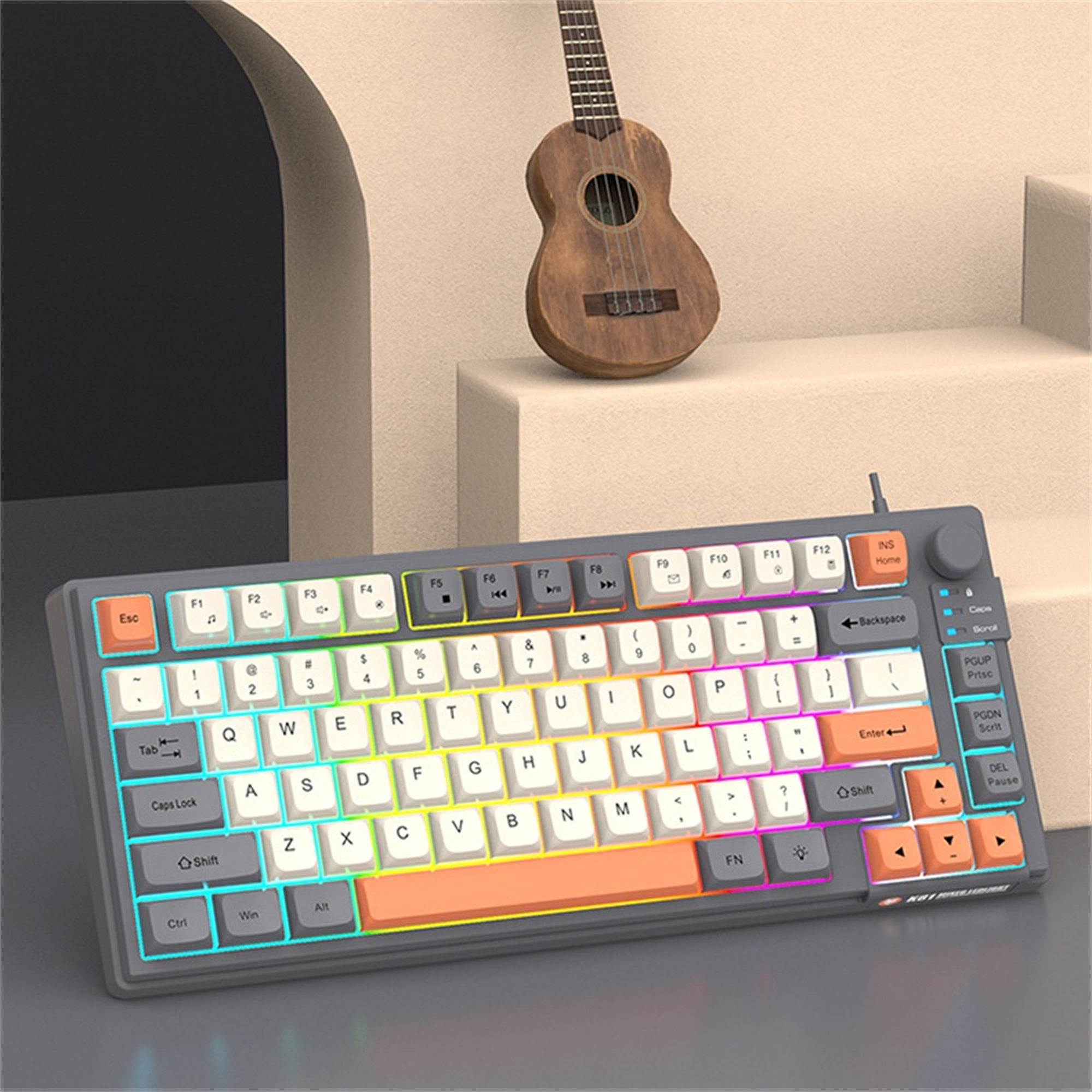 Graue Tastatur mit farbigen Tasten und einer braunen Ukulele im Hintergrund.