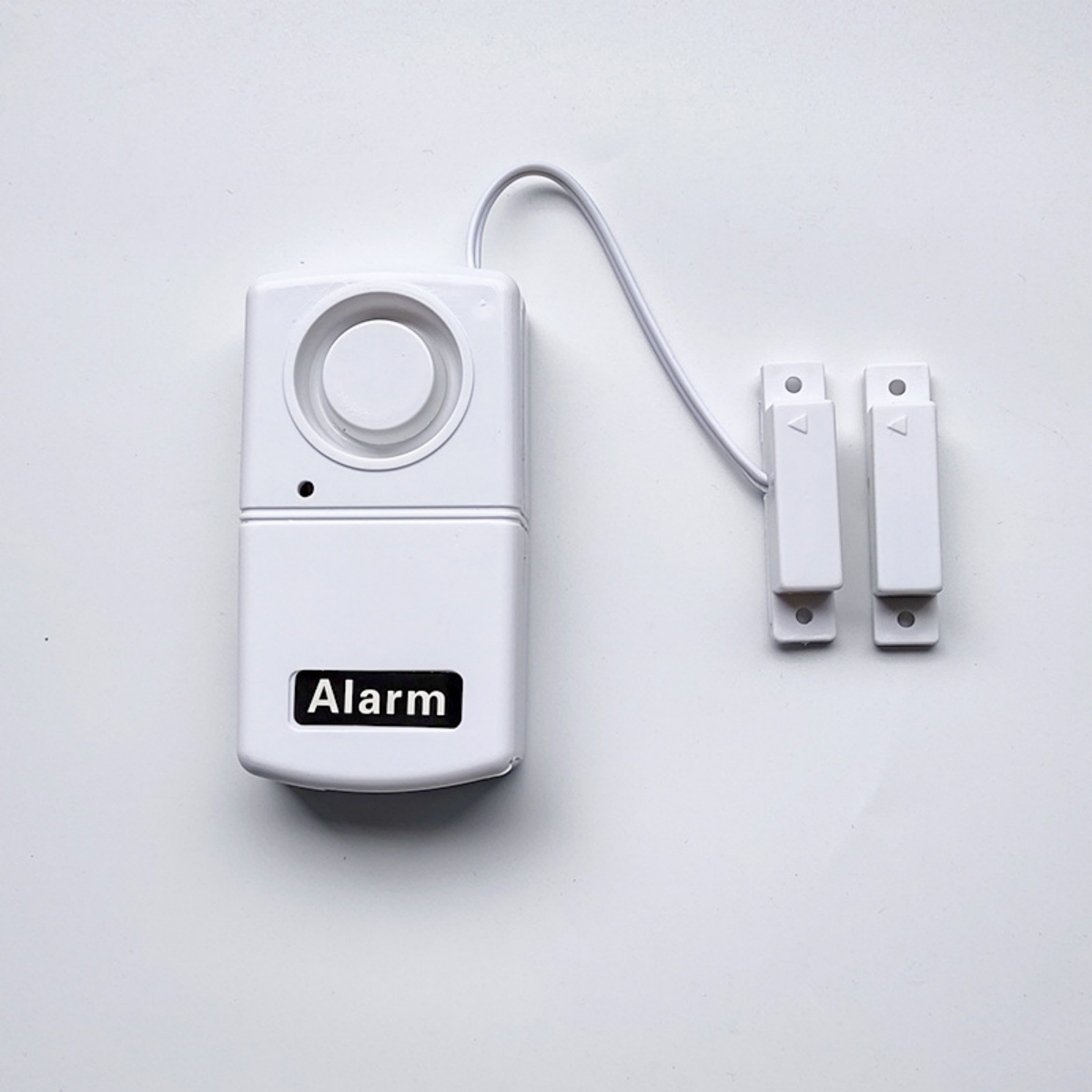 Weißes Alarmsystem mit schwarzem 'Alarm'-Etikett und zwei Sensoren.